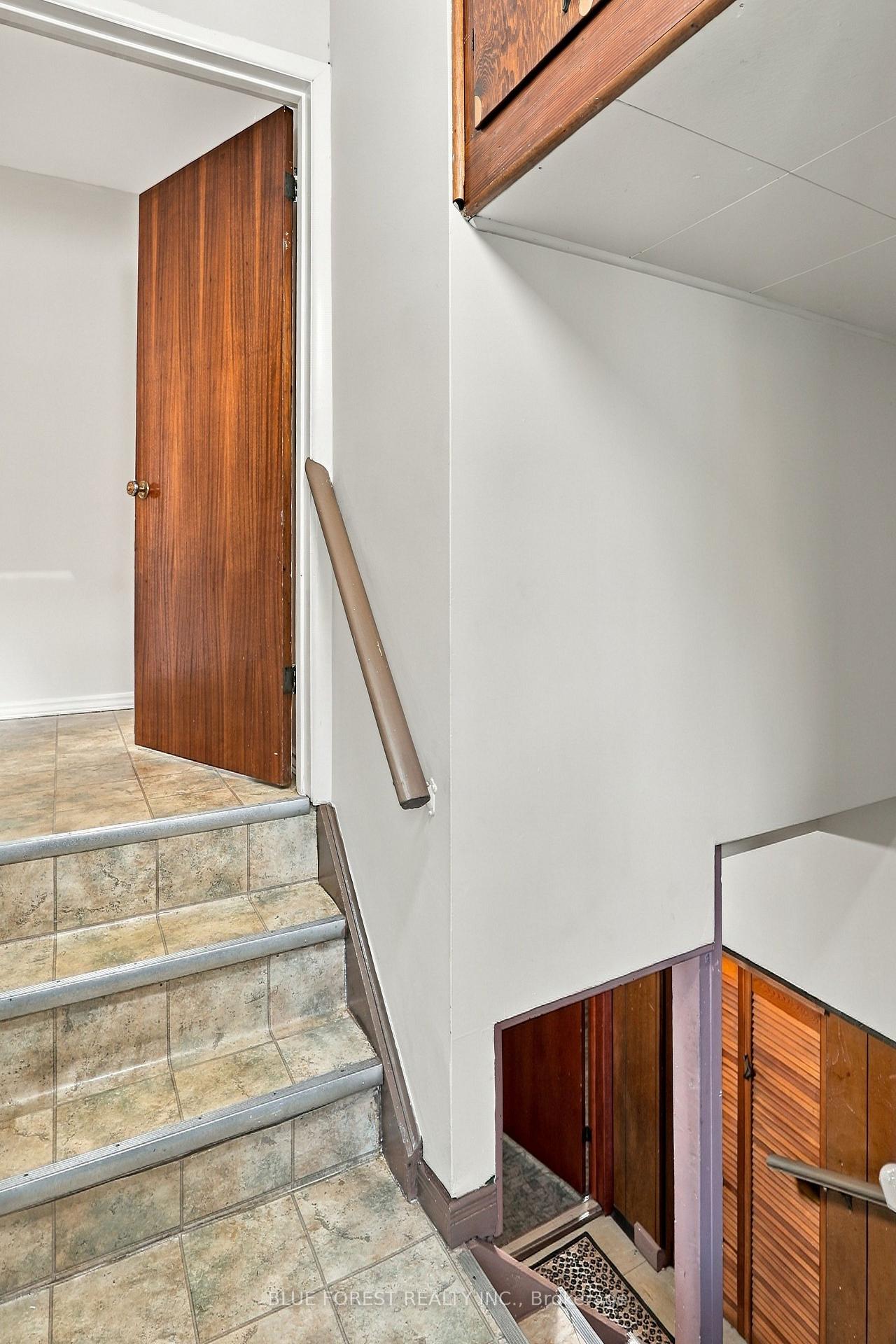 Photo 5 of 105 Chesterfield Avenue, London, South I — HOMEH