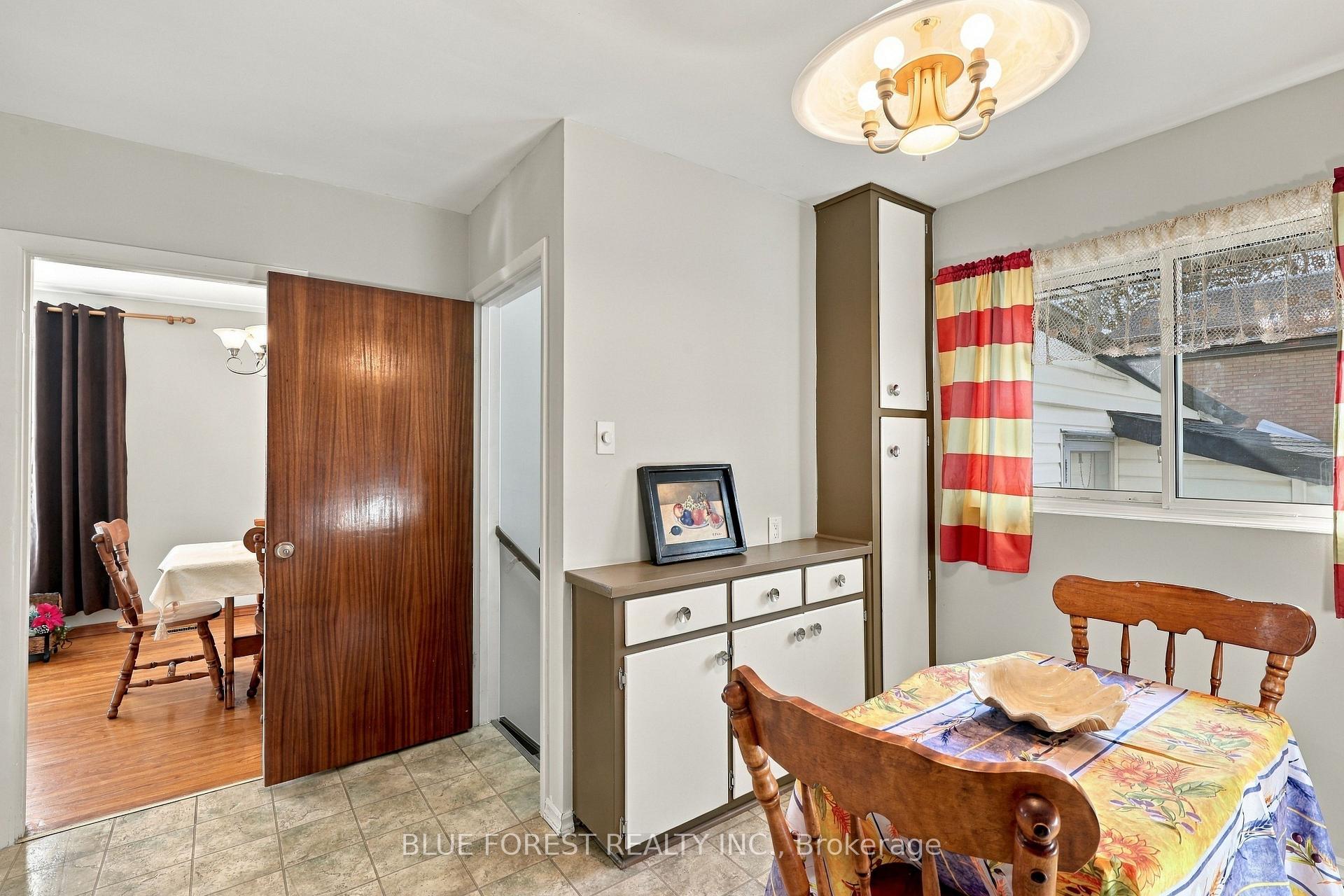 Photo 8 of 105 Chesterfield Avenue, London, South I — HOMEH