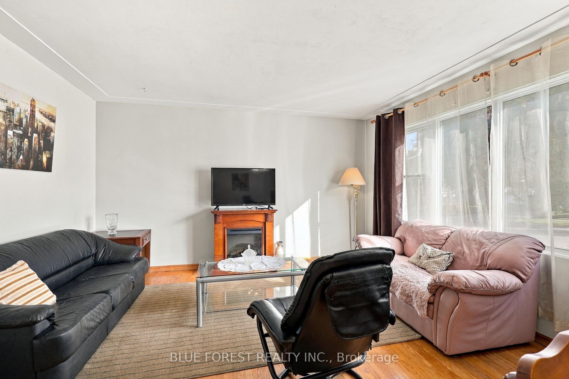 Photo 12 of 105 Chesterfield Avenue, London, South I — HOMEH