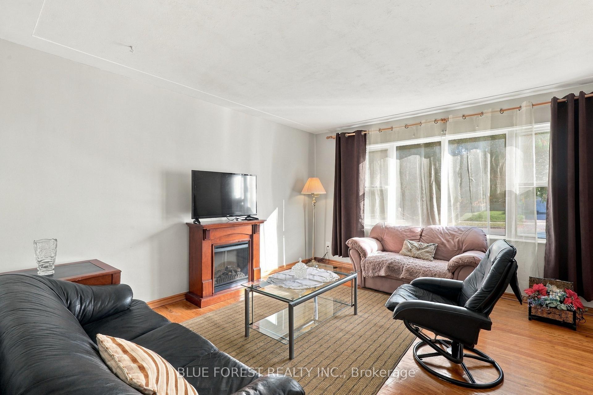 Photo 14 of 105 Chesterfield Avenue, London, South I — HOMEH