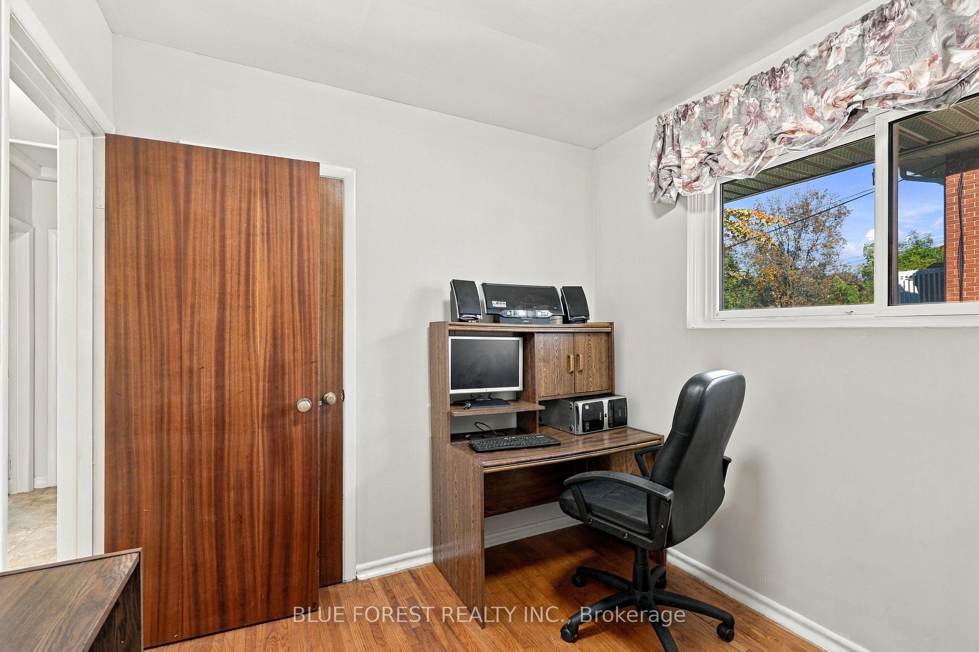 Photo 17 of 105 Chesterfield Avenue, London, South I — HOMEH