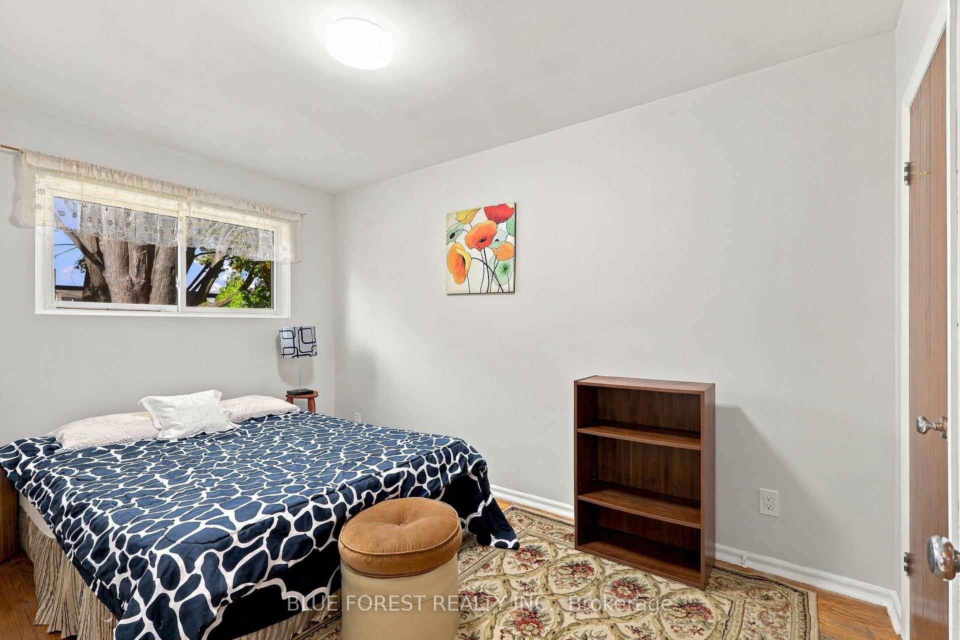 Photo 18 of 105 Chesterfield Avenue, London, South I — HOMEH