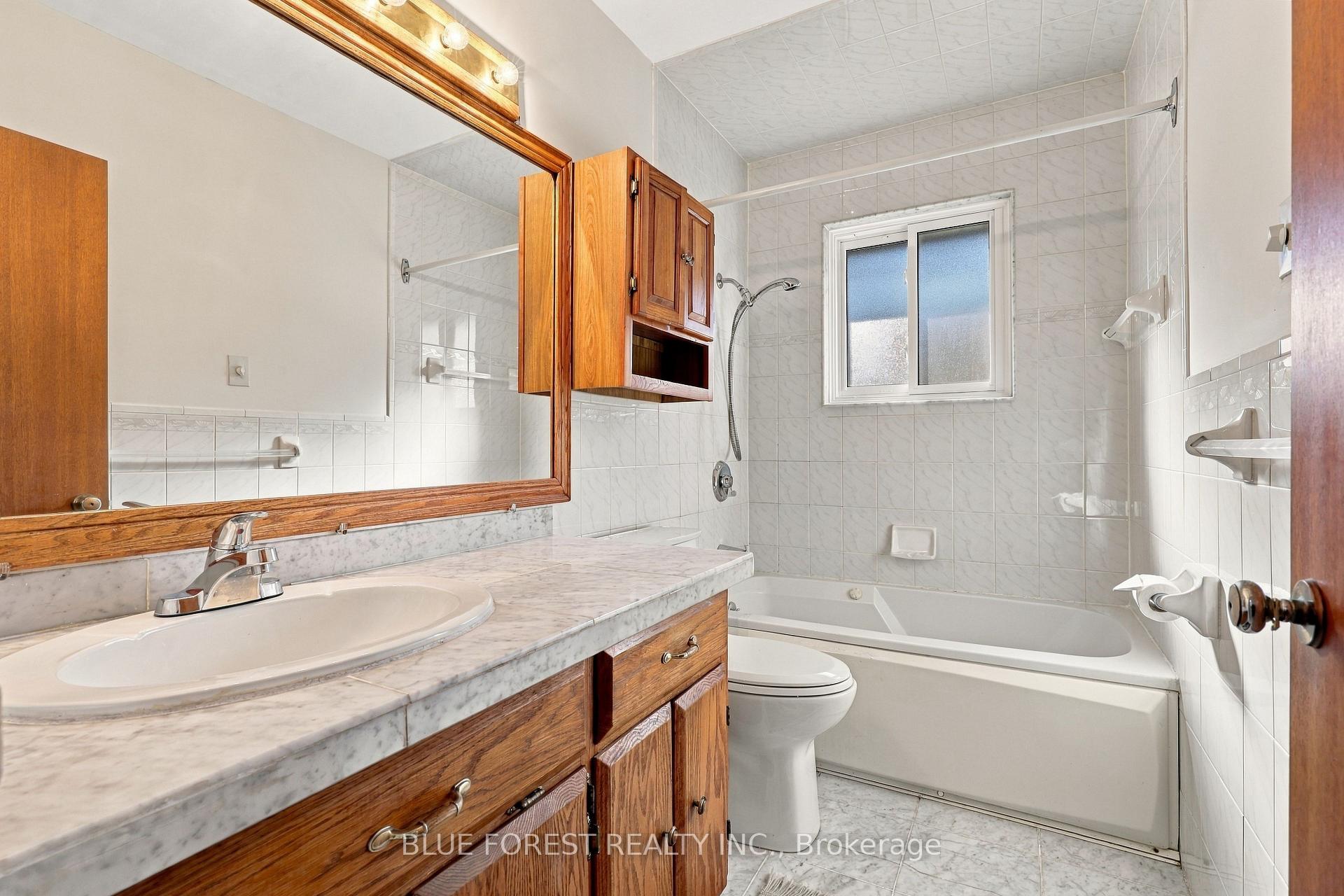 Photo 23 of 105 Chesterfield Avenue, London, South I — HOMEH