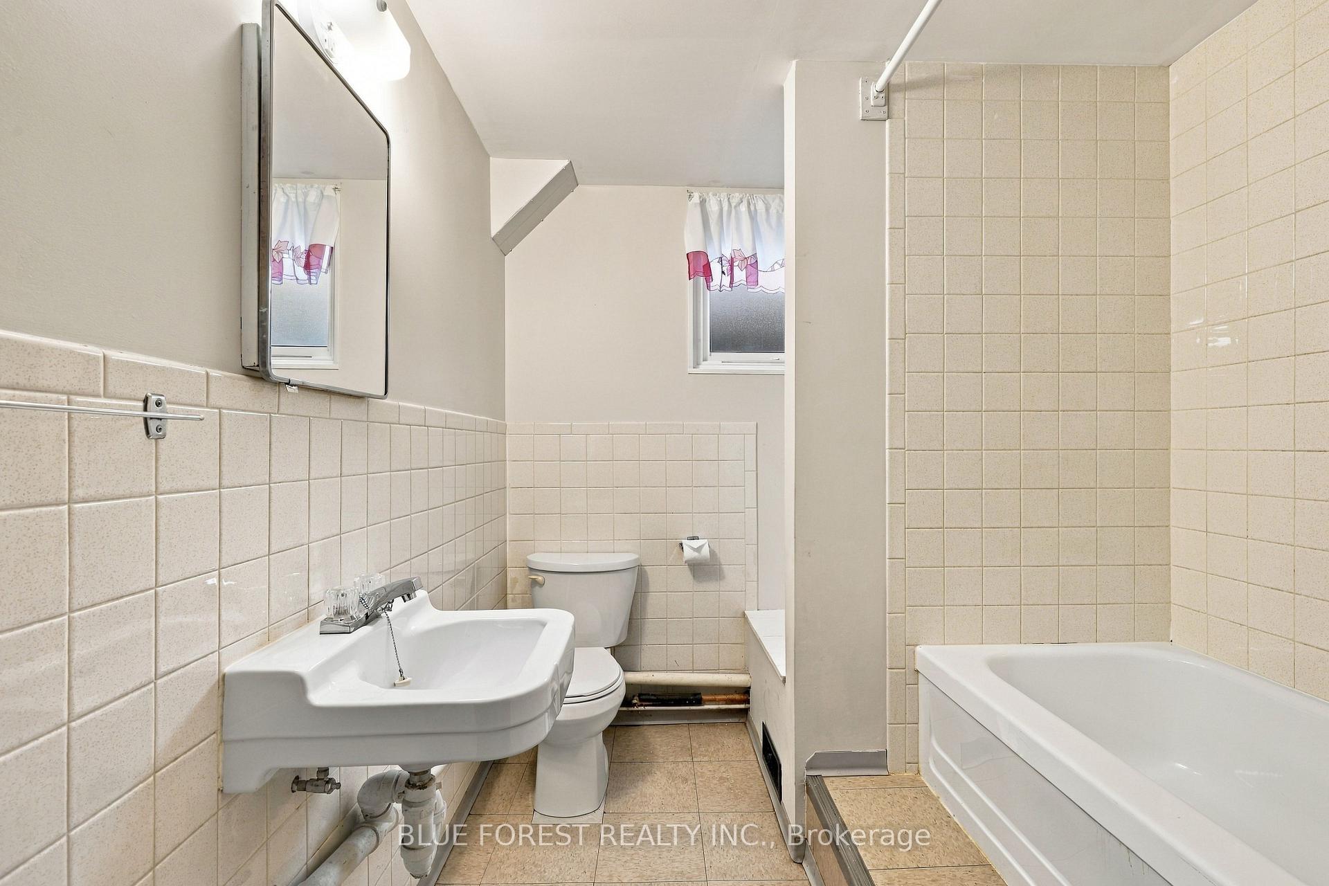 Photo 28 of 105 Chesterfield Avenue, London, South I — HOMEH