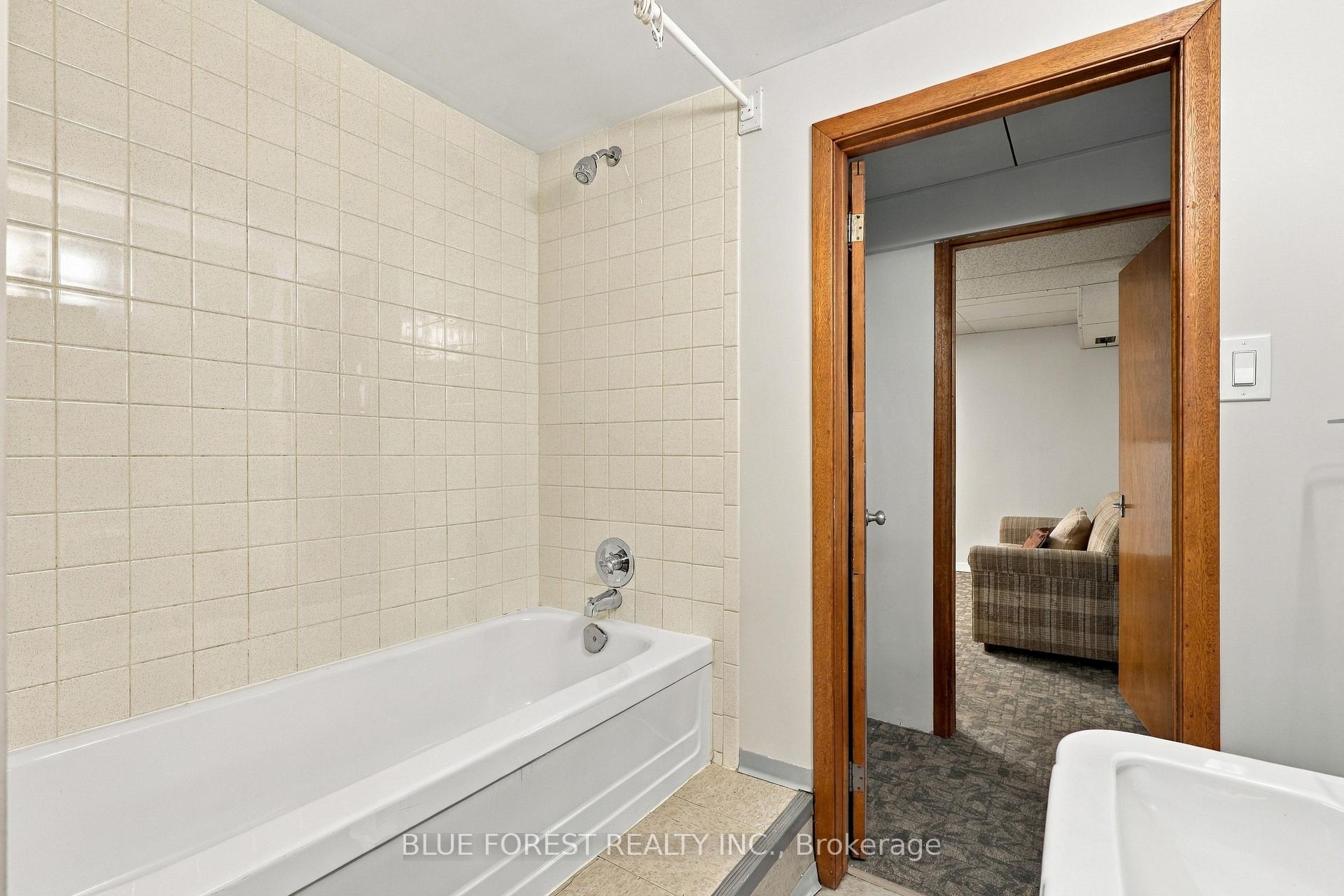 Photo 29 of 105 Chesterfield Avenue, London, South I — HOMEH