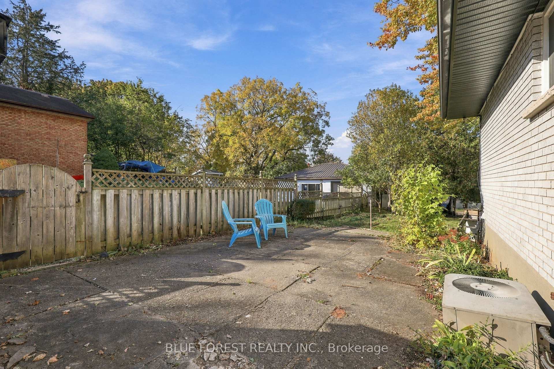 Photo 37 of 105 Chesterfield Avenue, London, South I — HOMEH