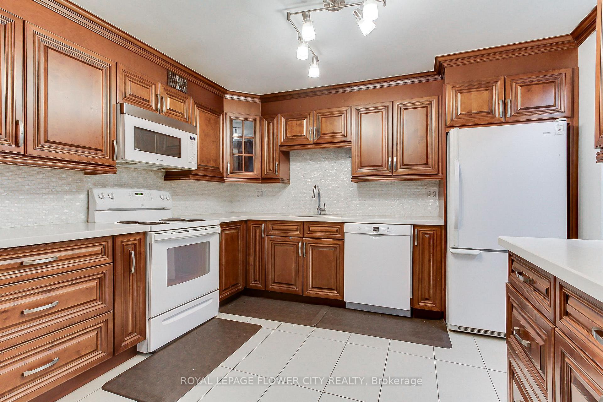 Photo 8 of Unit 103, 1400 Dixie Road, Mississauga, Lakeview — HOMEH