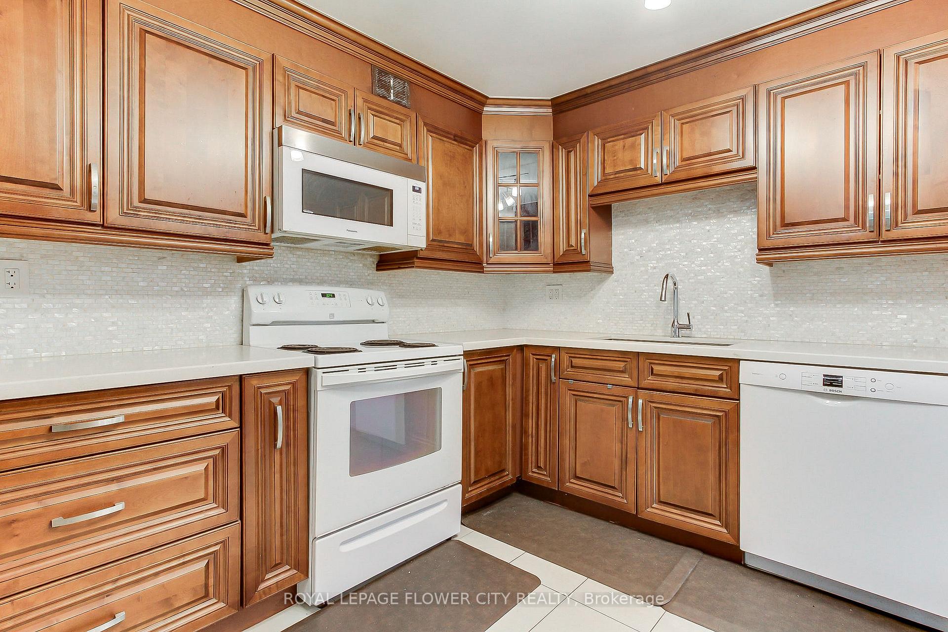 Photo 9 of Unit 103, 1400 Dixie Road, Mississauga, Lakeview — HOMEH