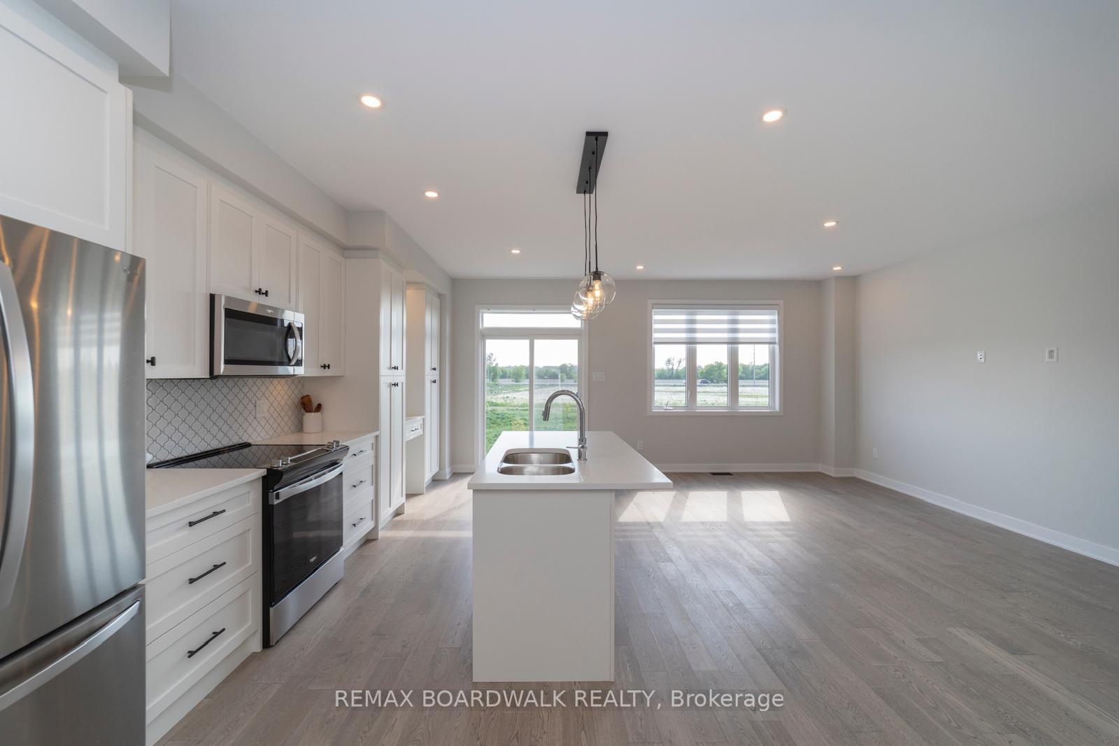 Photo 4 of 128 Main Halyard Lane, Ottawa, Barrhaven - Half Moon Bay — HOMEH