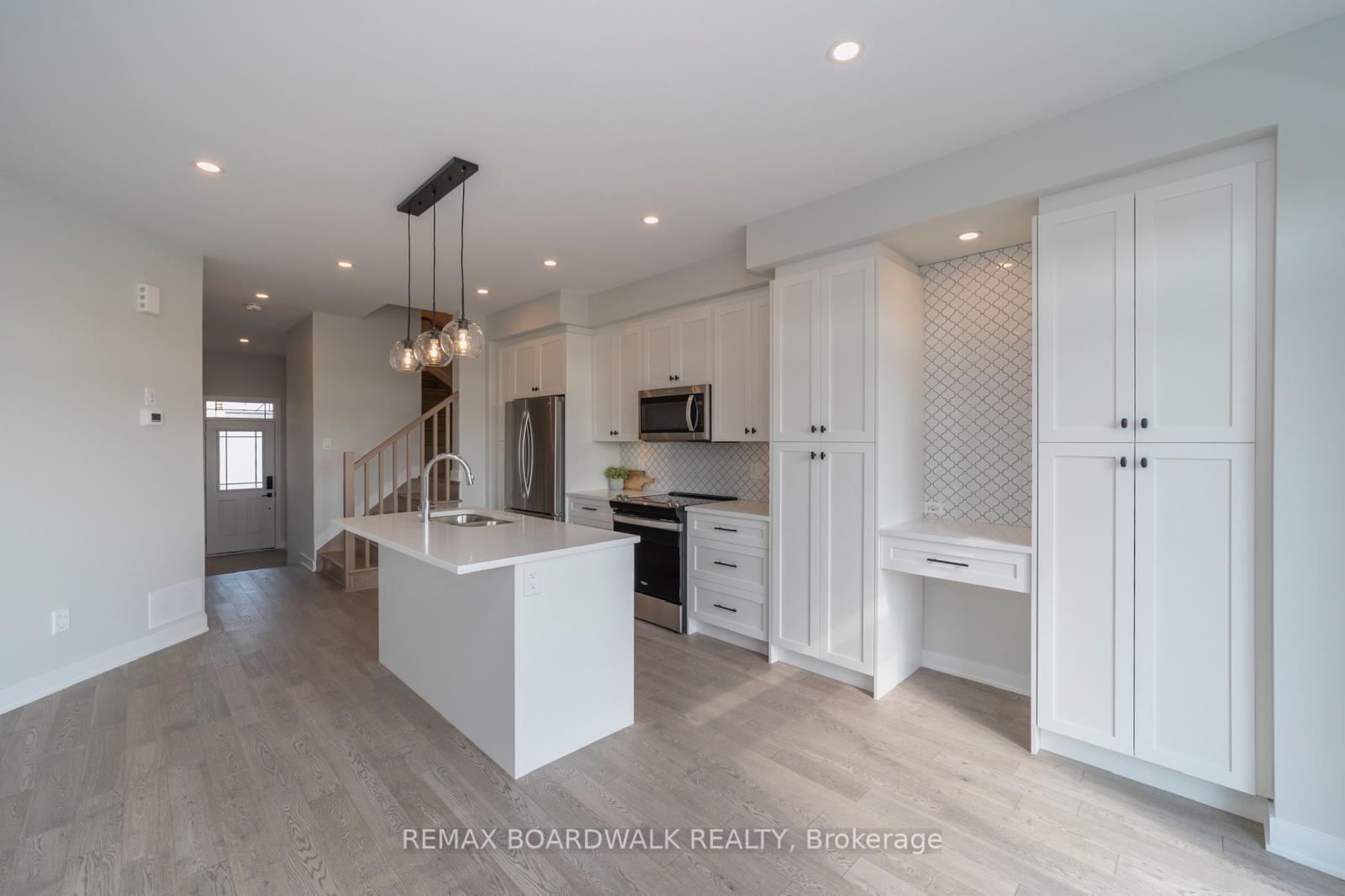 Photo 6 of 128 Main Halyard Lane, Ottawa, Barrhaven - Half Moon Bay — HOMEH