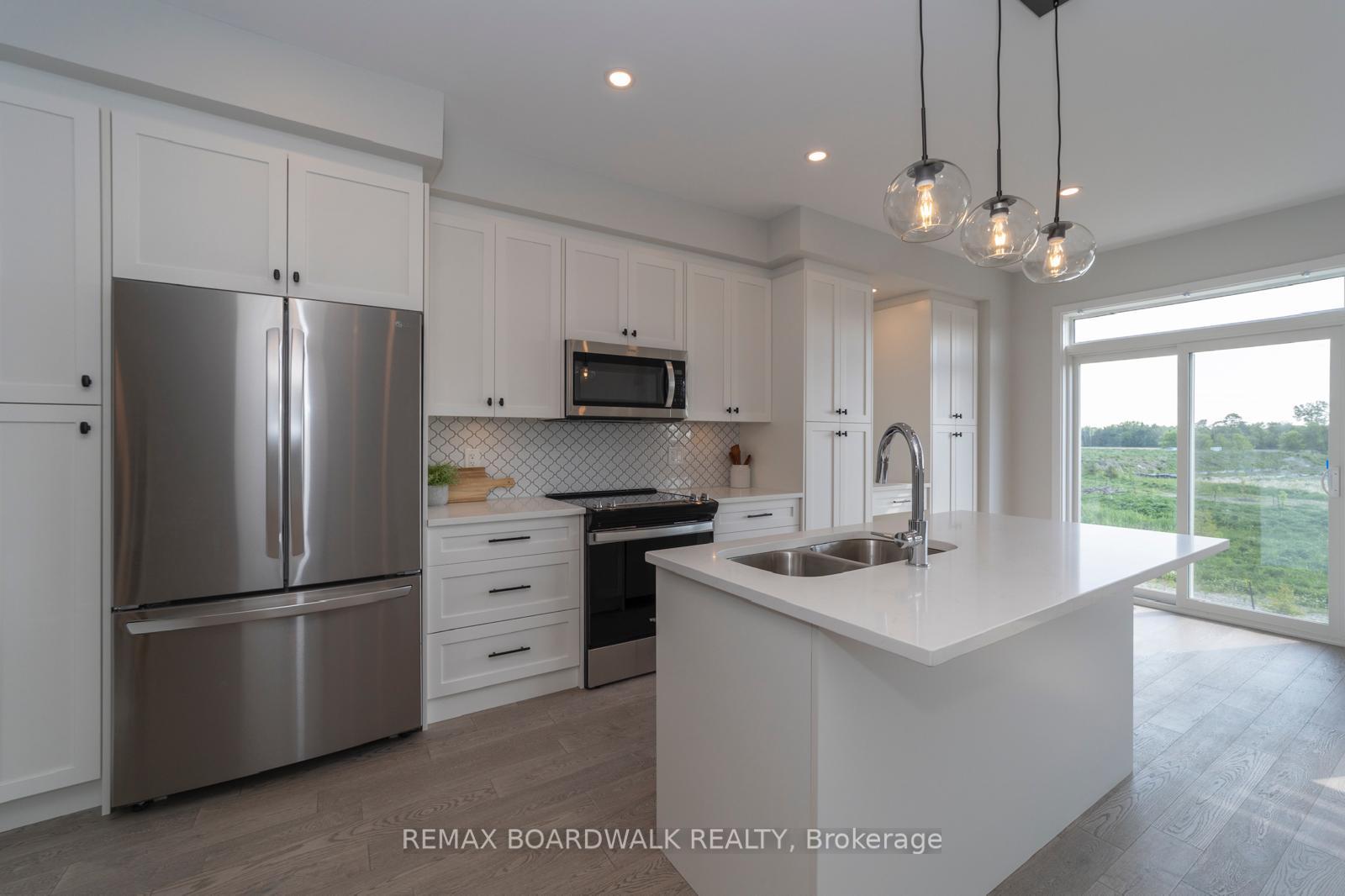 Photo 5 of 128 Main Halyard Lane, Ottawa, Barrhaven - Half Moon Bay — HOMEH