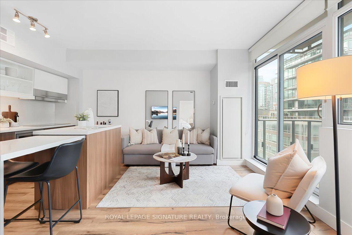 Photo of Unit 908, 39 Sherbourne Street