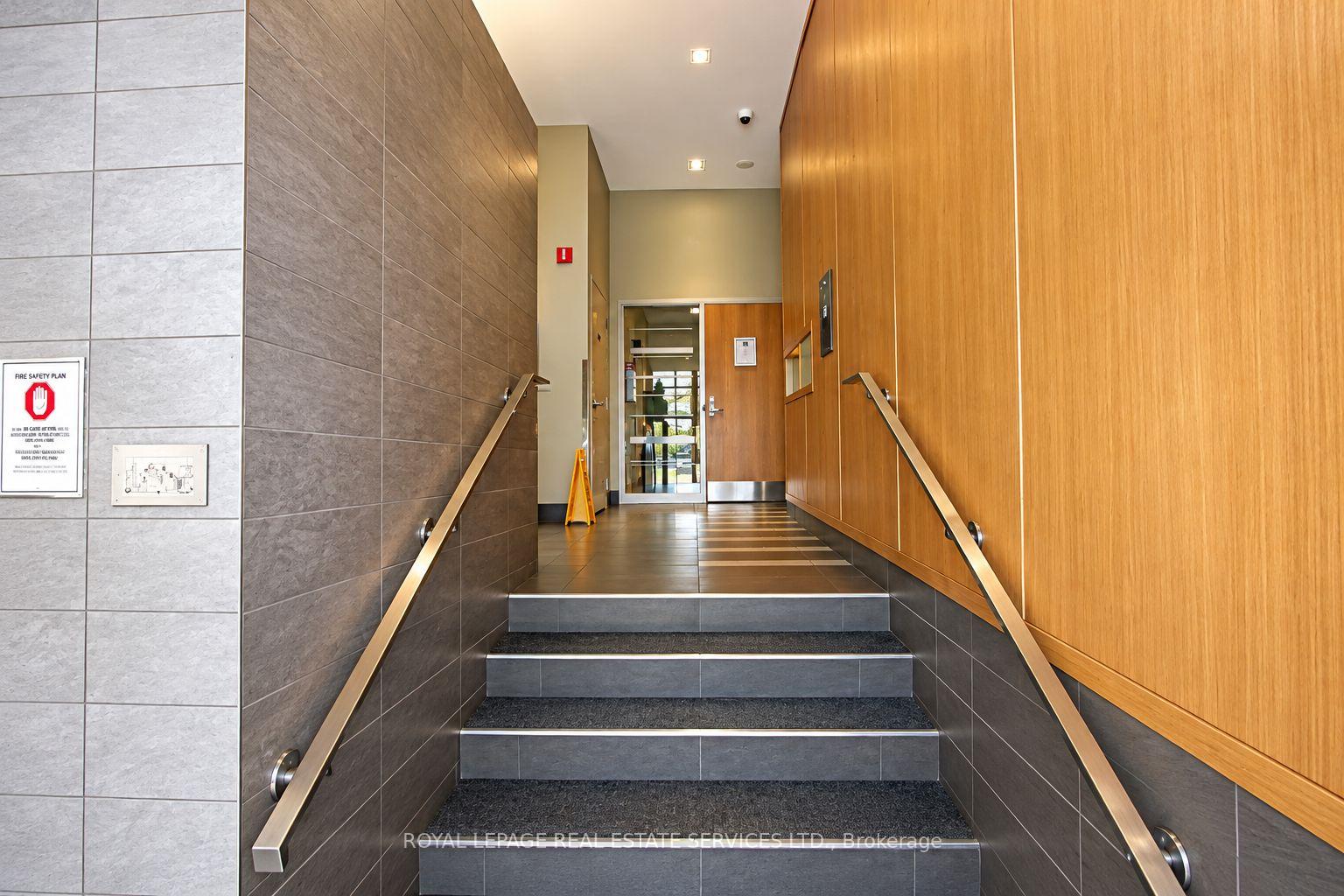 Photo 3 of Unit 1005, 4 Elsinore Path, Etobicoke, New Toronto — HOMEH