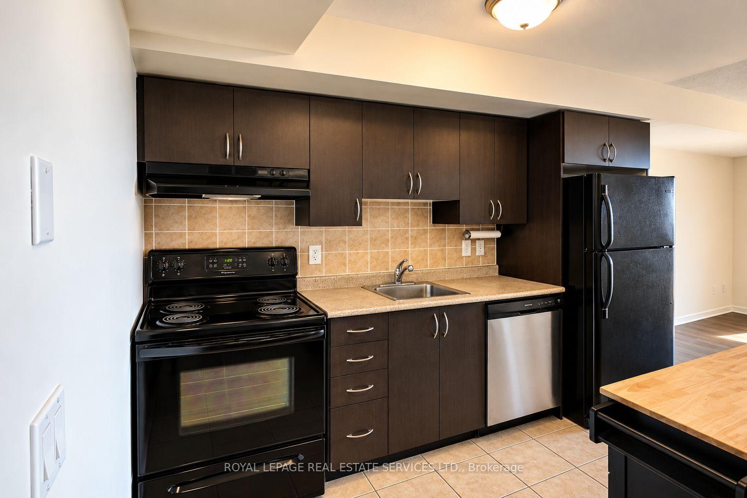 Photo 19 of Unit 1005, 4 Elsinore Path, Etobicoke, New Toronto — HOMEH