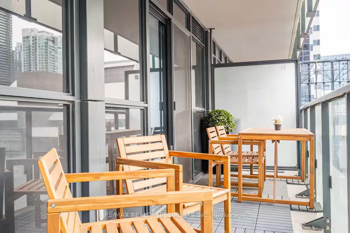 Photo 5 of Unit 304, 300 Front Street W, Toronto, Waterfront Communities — HOMEH