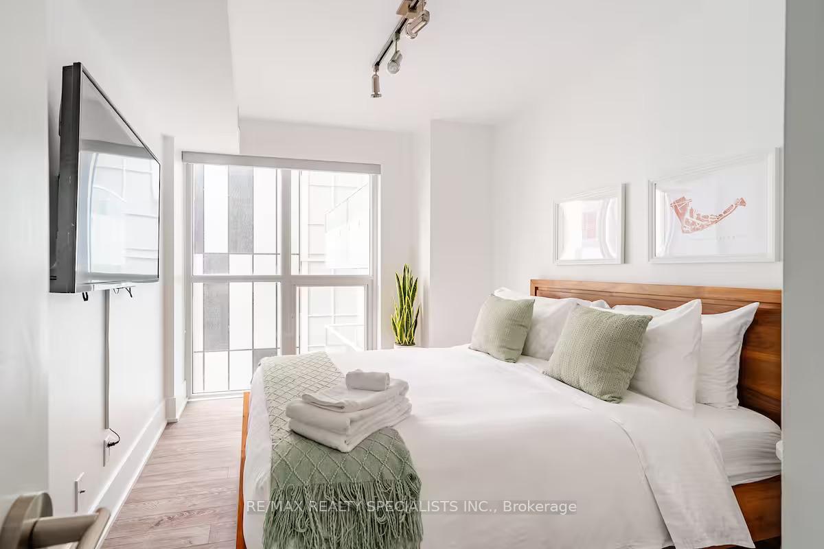 Photo 9 of Unit 304, 300 Front Street W, Toronto, Waterfront Communities — HOMEH