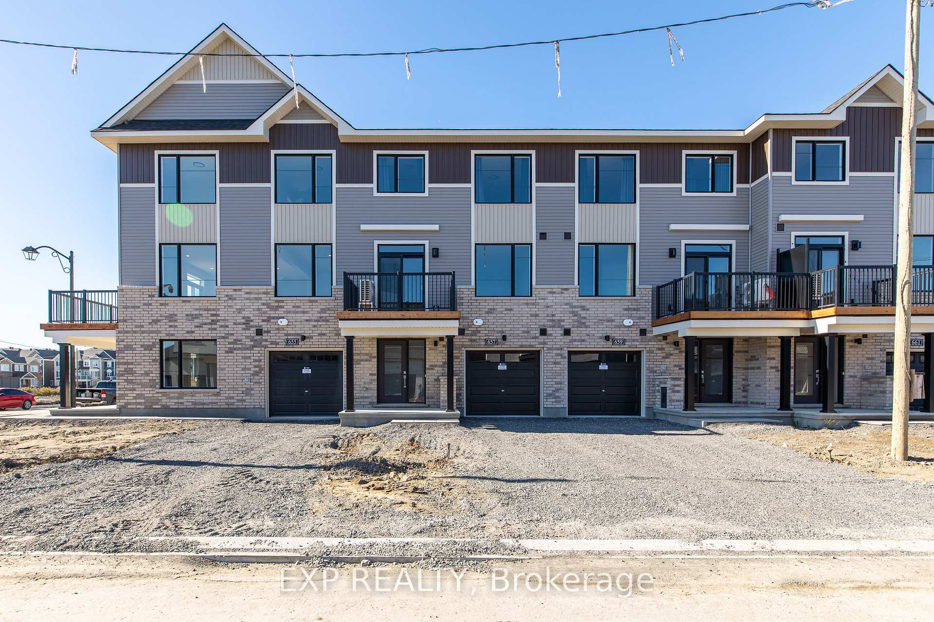 Photo 2 of 657 Moonglade Crescent, Ottawa, Barrhaven - Half Moon Bay — HOMEH
