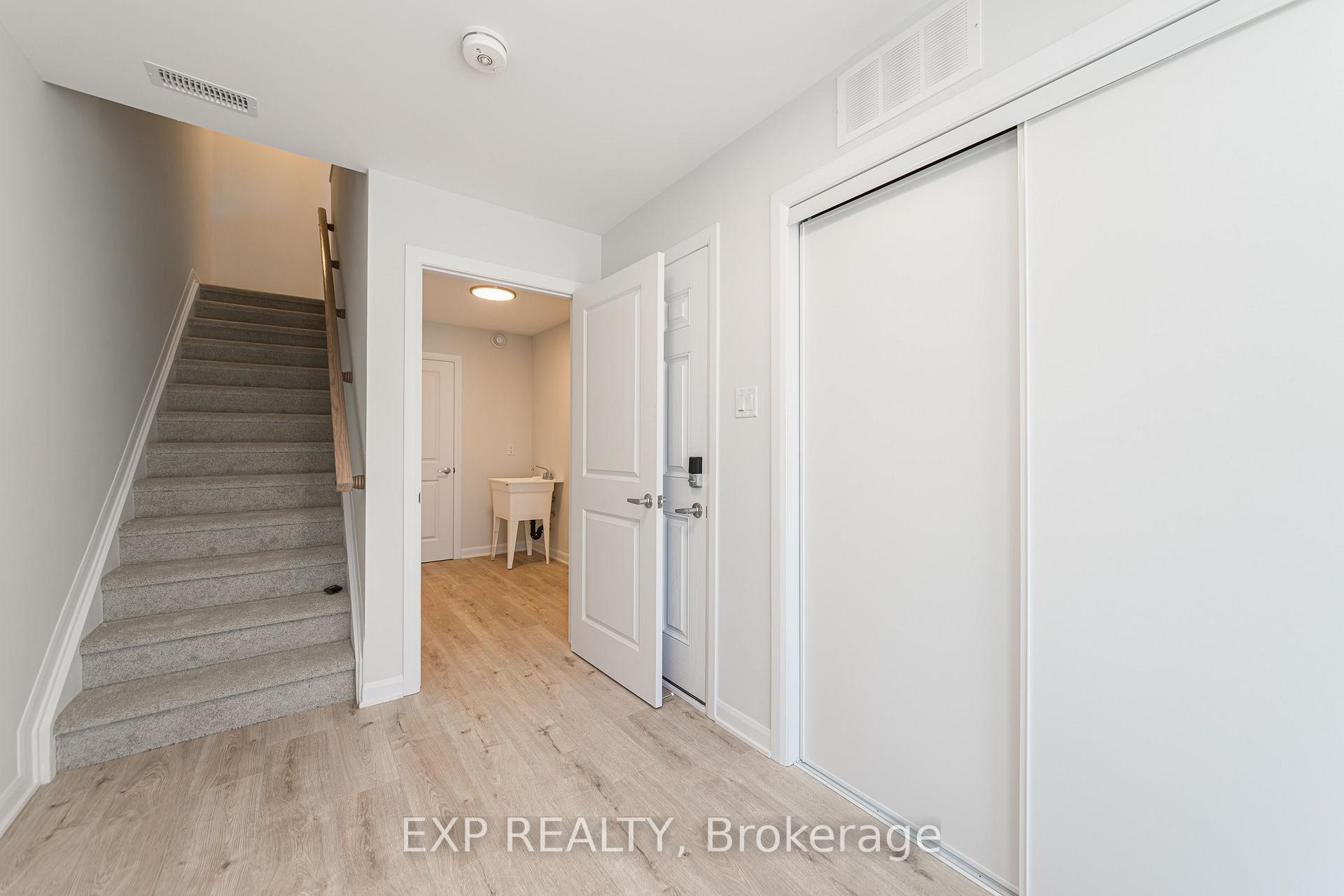 Photo 5 of 657 Moonglade Crescent, Ottawa, Barrhaven - Half Moon Bay — HOMEH