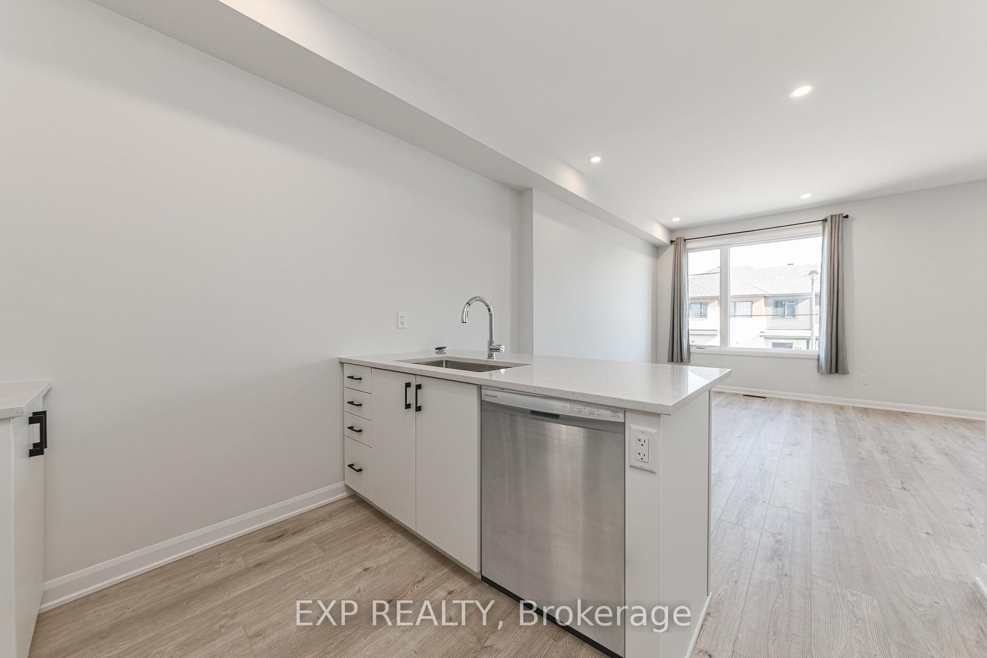 Photo 9 of 657 Moonglade Crescent, Ottawa, Barrhaven - Half Moon Bay — HOMEH