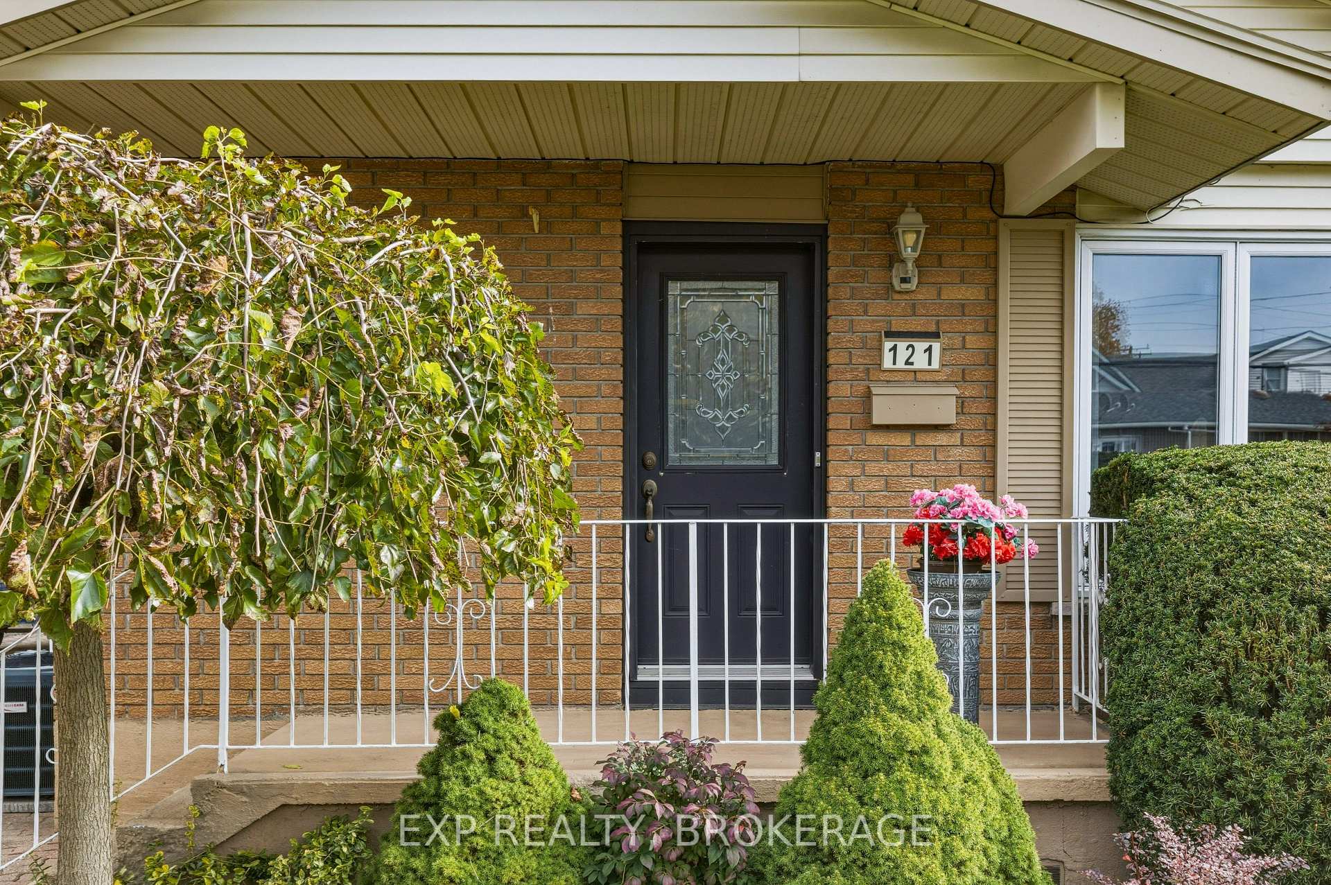 Photo 5 of 121 Butler Street E, Kingston, Rideau — HOMEH