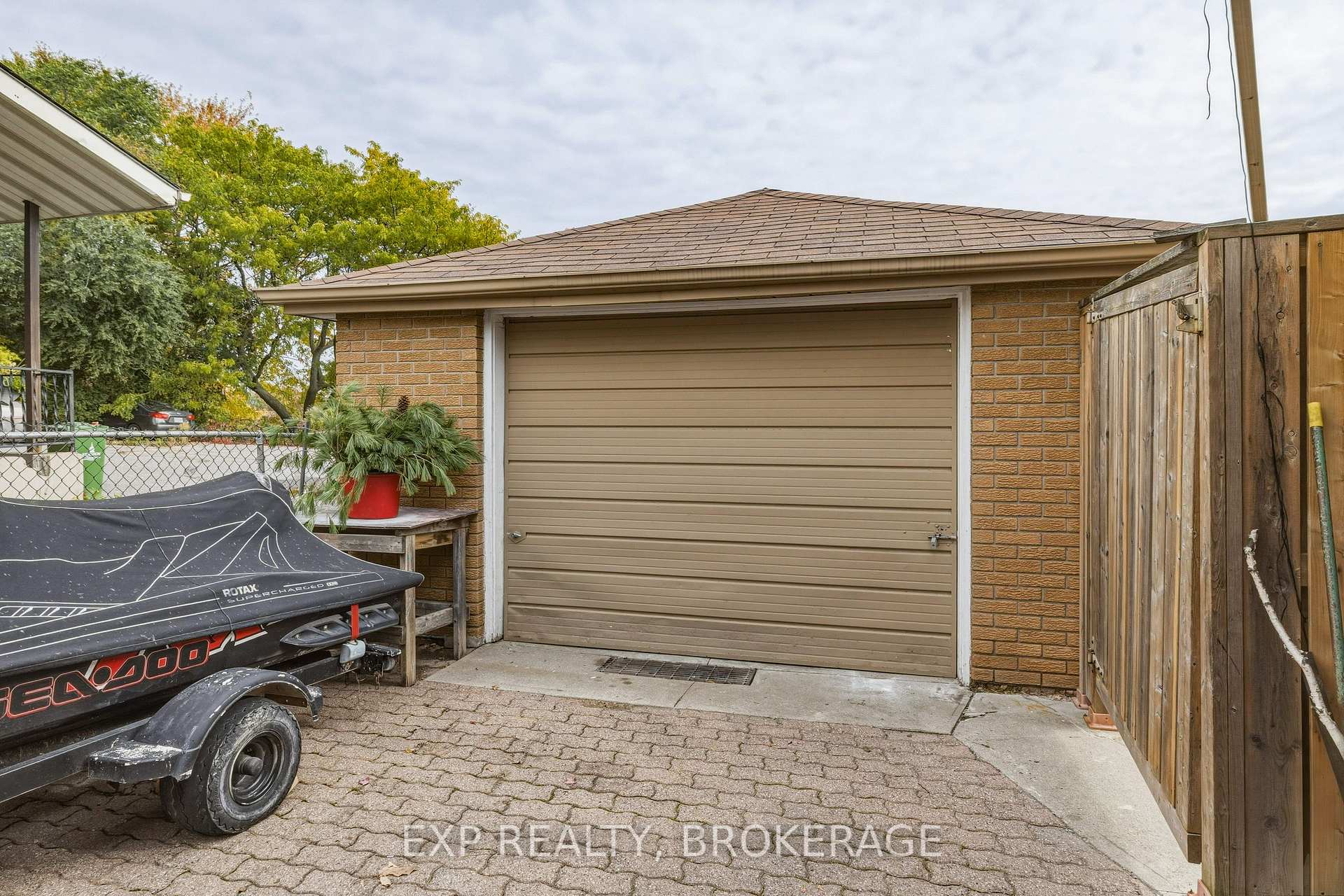 Photo 6 of 121 Butler Street E, Kingston, Rideau — HOMEH