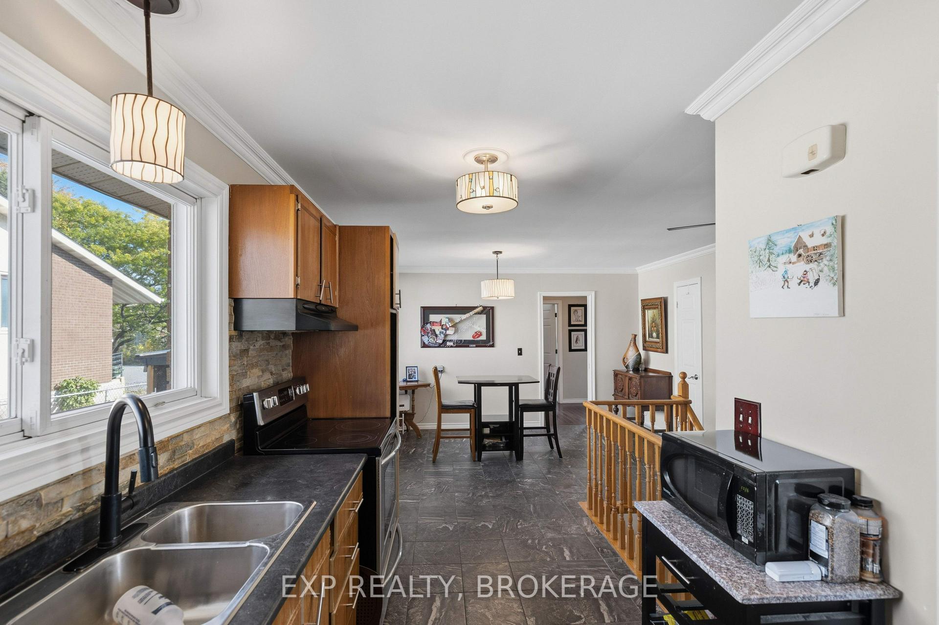 Photo 9 of 121 Butler Street E, Kingston, Rideau — HOMEH