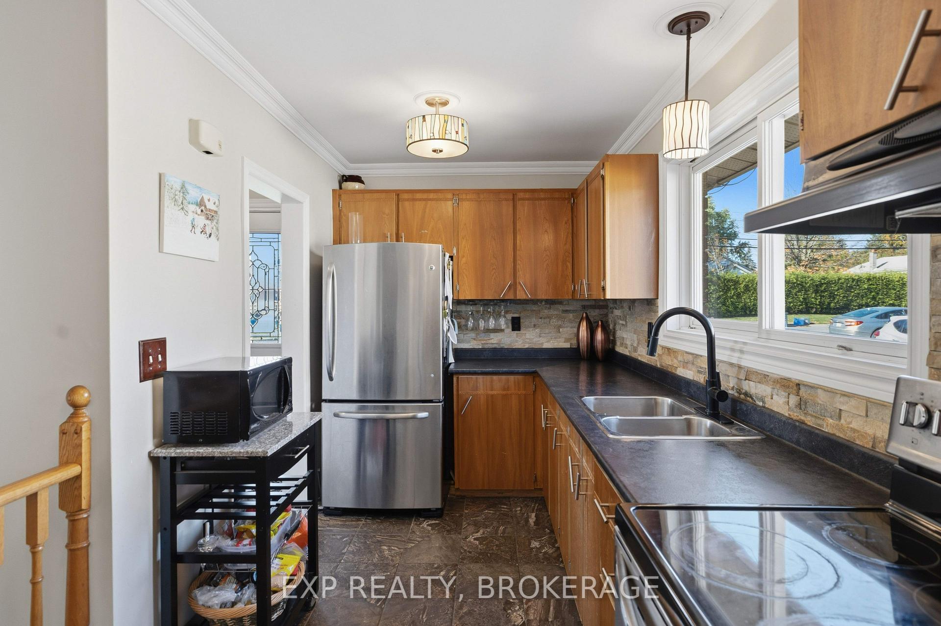 Photo 10 of 121 Butler Street E, Kingston, Rideau — HOMEH