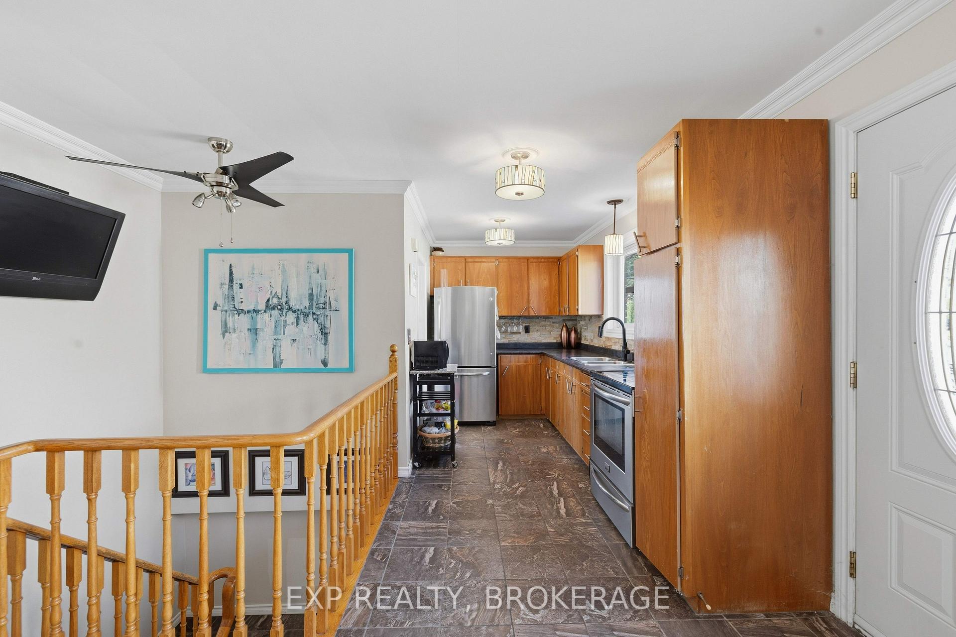 Photo 11 of 121 Butler Street E, Kingston, Rideau — HOMEH