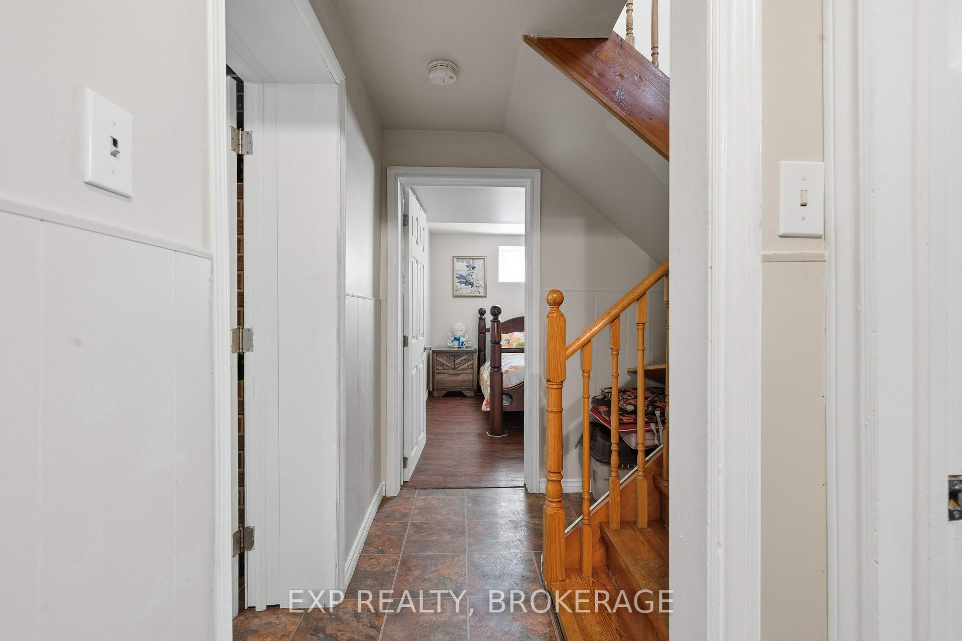 Photo 16 of 121 Butler Street E, Kingston, Rideau — HOMEH