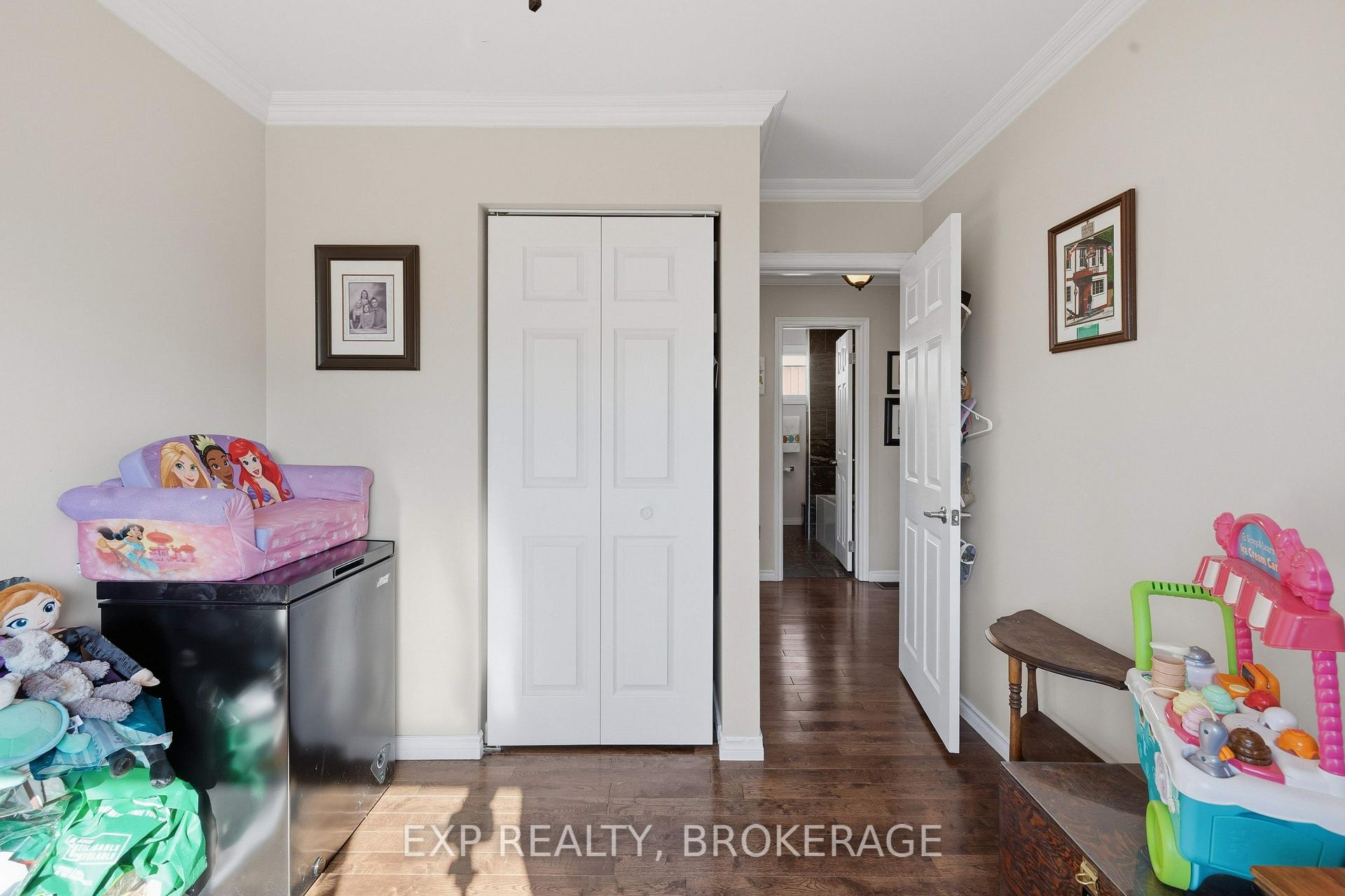 Photo 20 of 121 Butler Street E, Kingston, Rideau — HOMEH