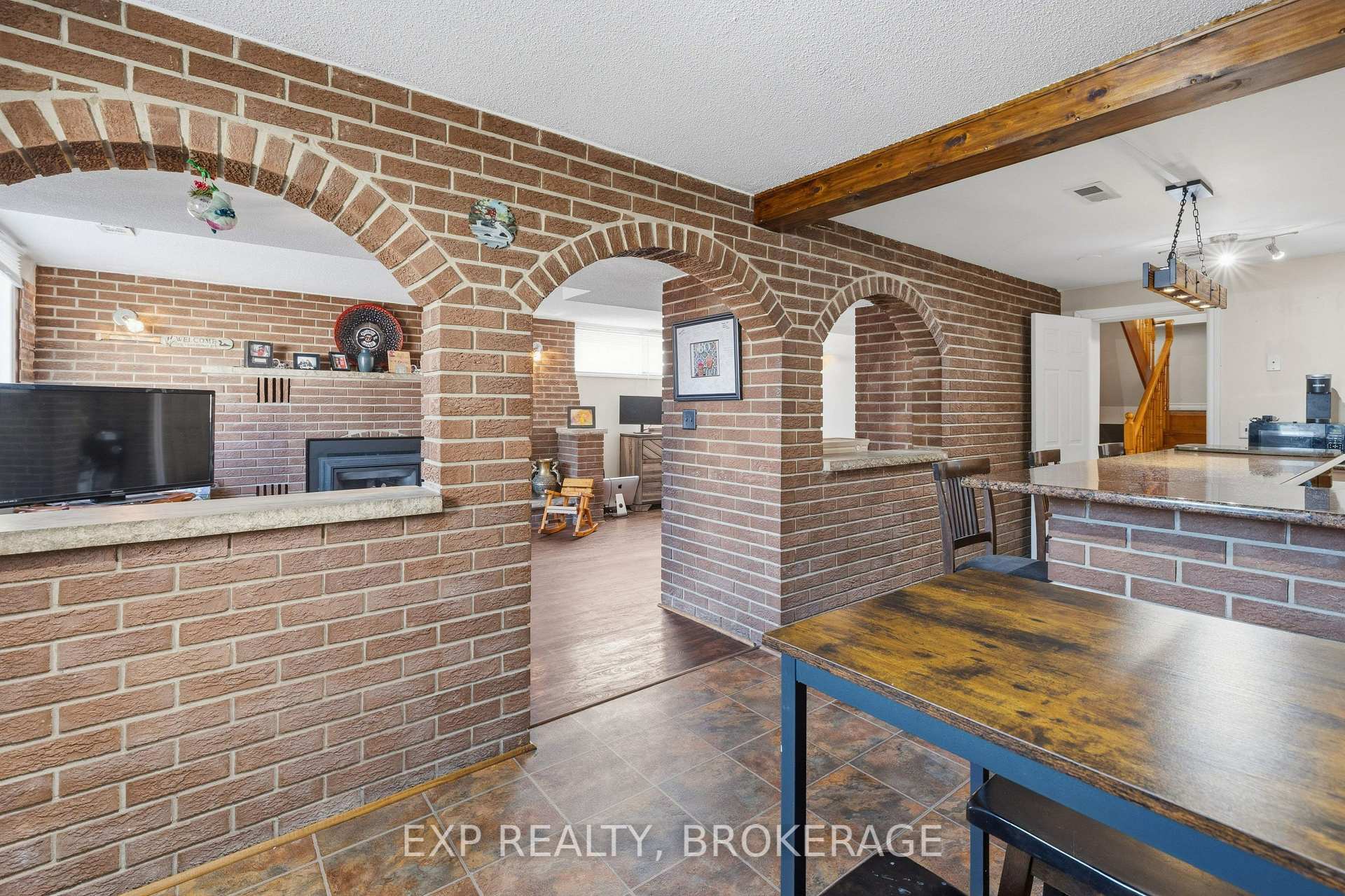 Photo 33 of 121 Butler Street E, Kingston, Rideau — HOMEH
