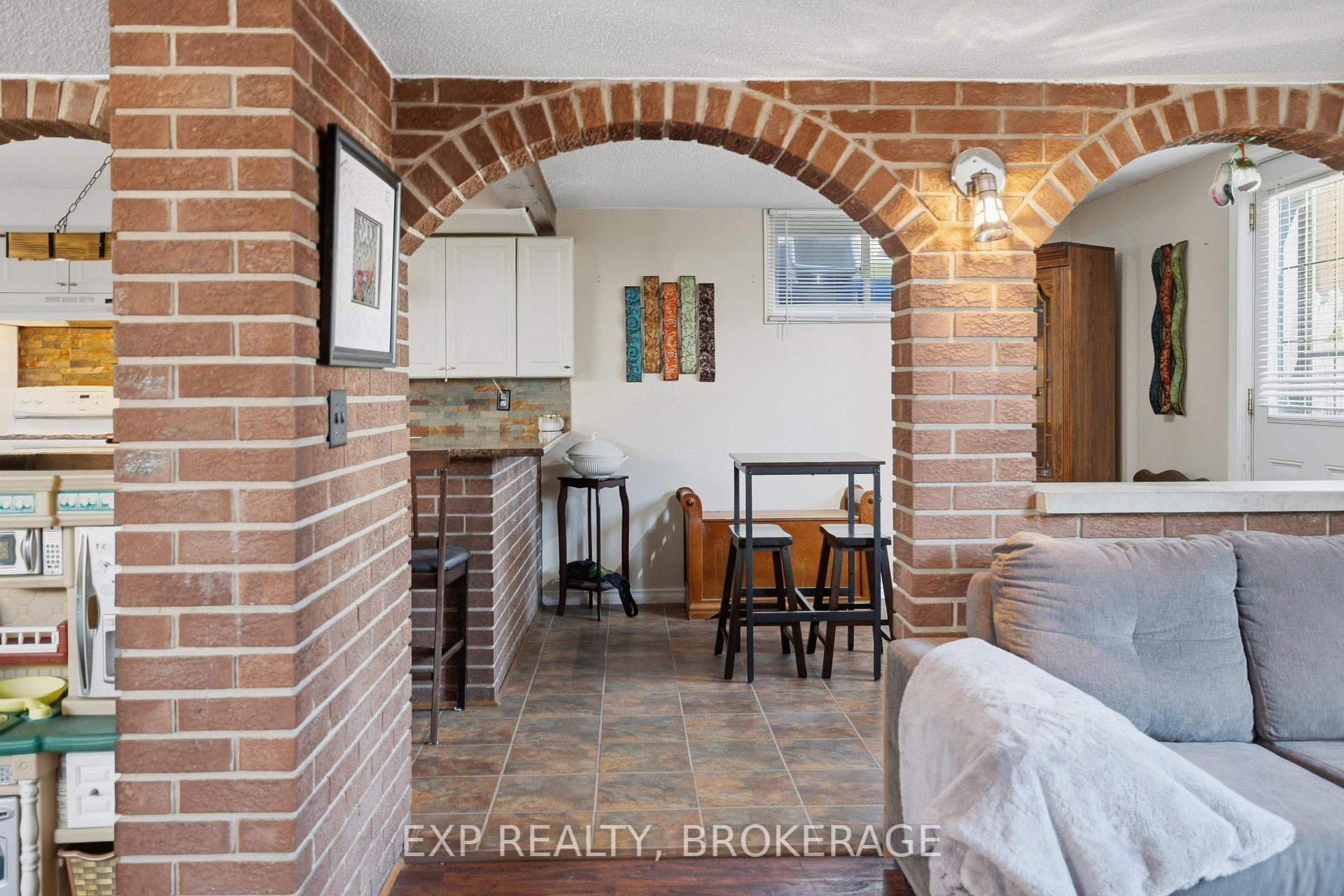 Photo 34 of 121 Butler Street E, Kingston, Rideau — HOMEH