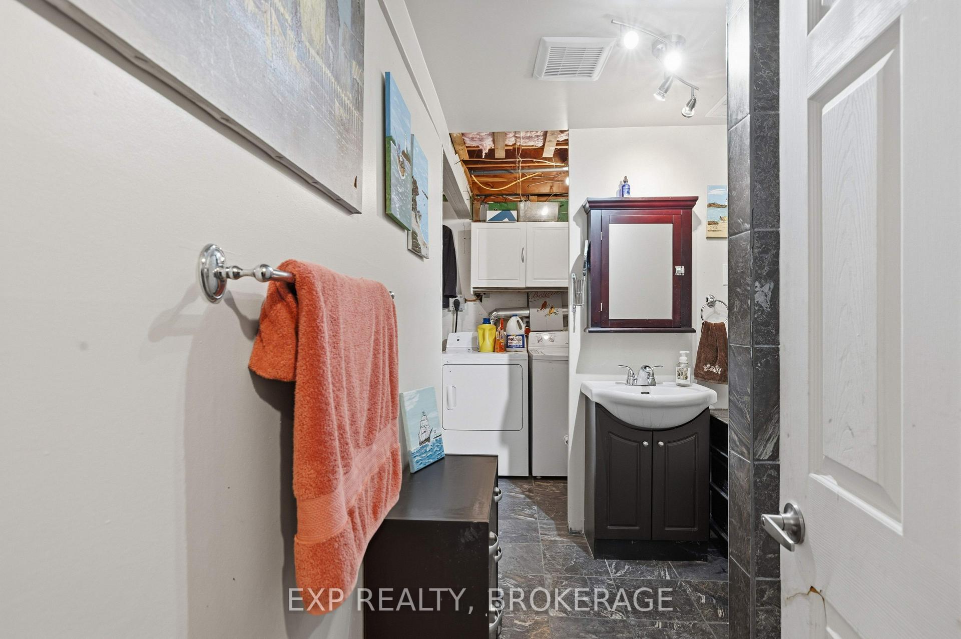 Photo 39 of 121 Butler Street E, Kingston, Rideau — HOMEH