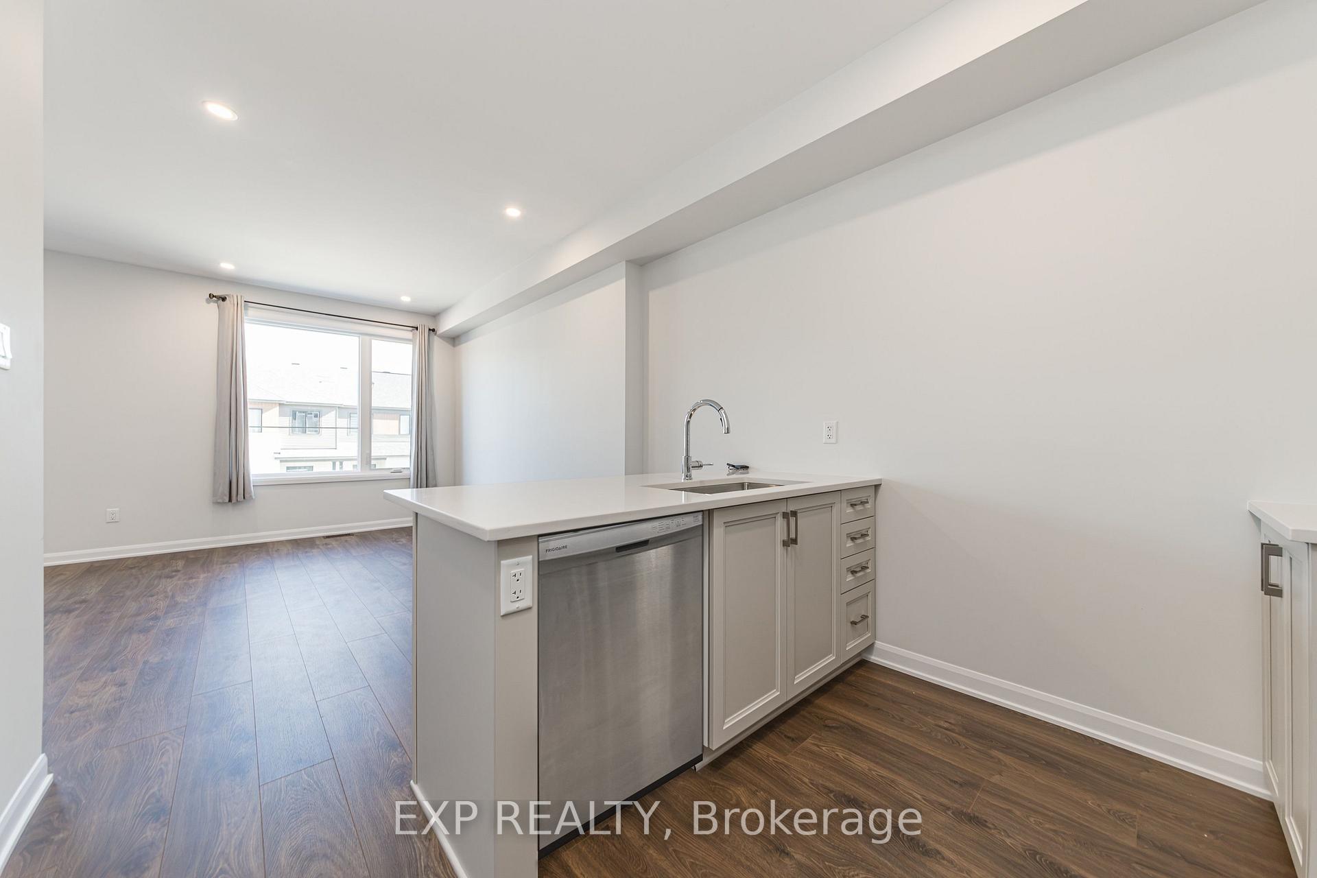 Photo 9 of 659 Moonglade Crescent, Ottawa, Barrhaven - Half Moon Bay — HOMEH