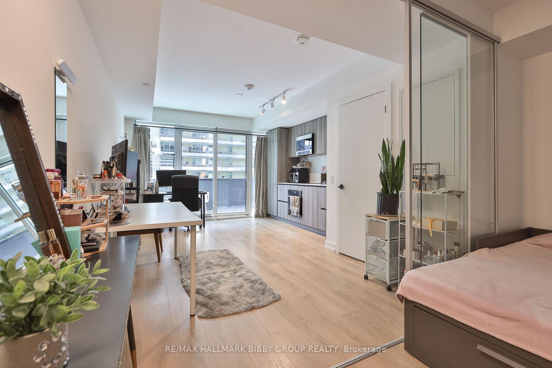 Photo 2 of Unit 302, 127 Broadway Avenue, Toronto, Mount Pleasant West — HOMEH