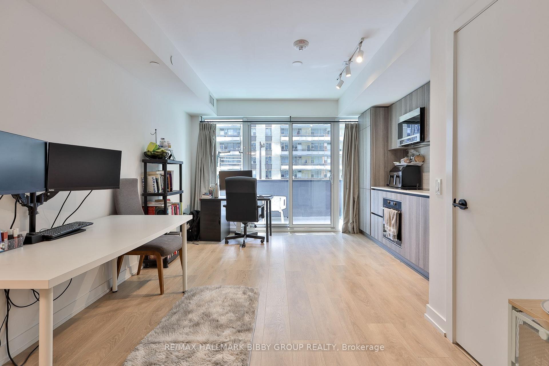 Photo 3 of Unit 302, 127 Broadway Avenue, Toronto, Mount Pleasant West — HOMEH