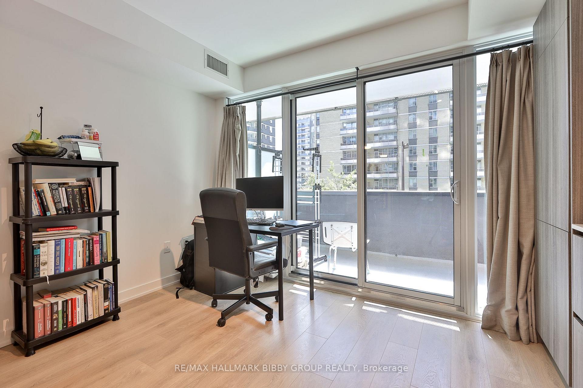 Photo 5 of Unit 302, 127 Broadway Avenue, Toronto, Mount Pleasant West — HOMEH