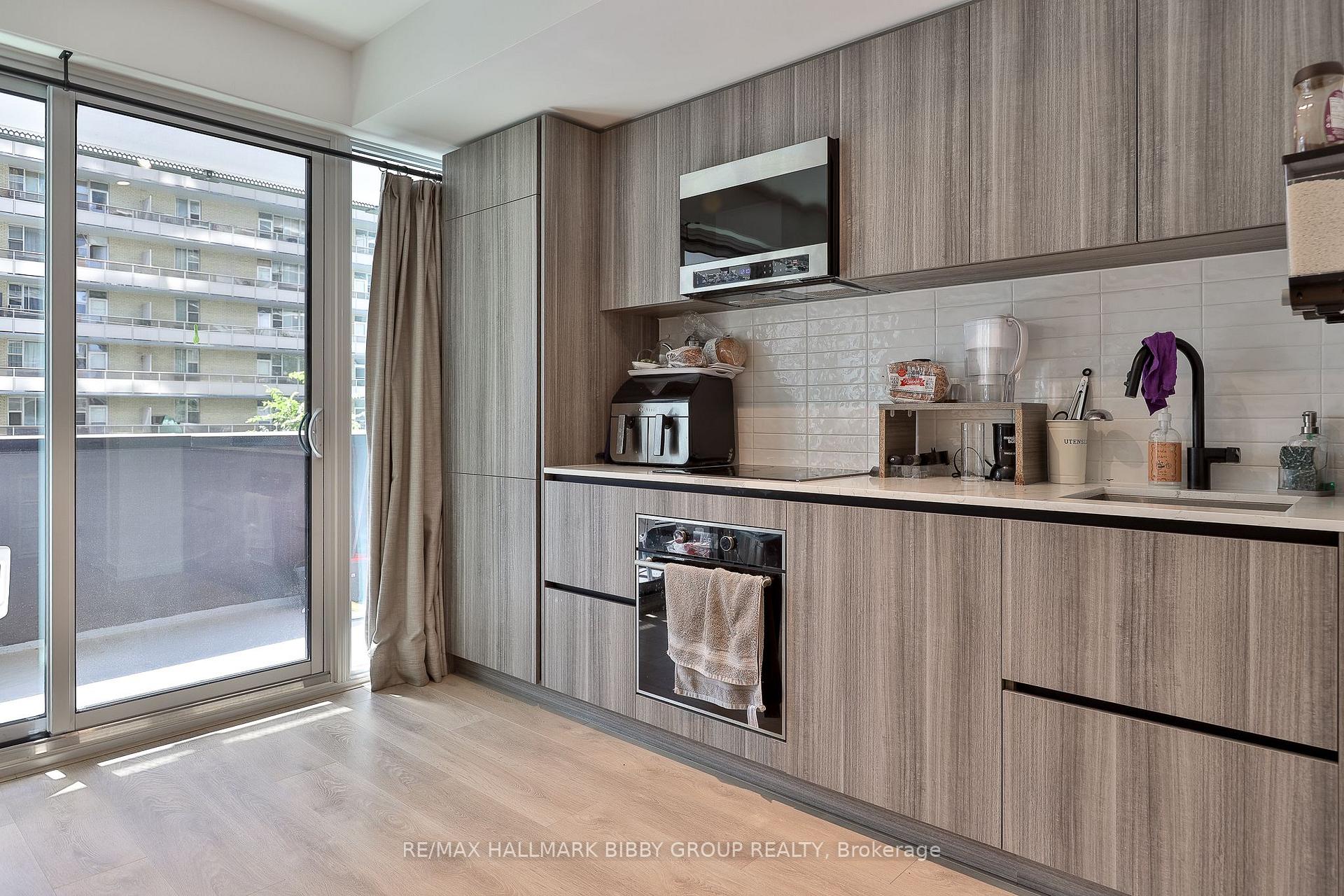 Photo 6 of Unit 302, 127 Broadway Avenue, Toronto, Mount Pleasant West — HOMEH