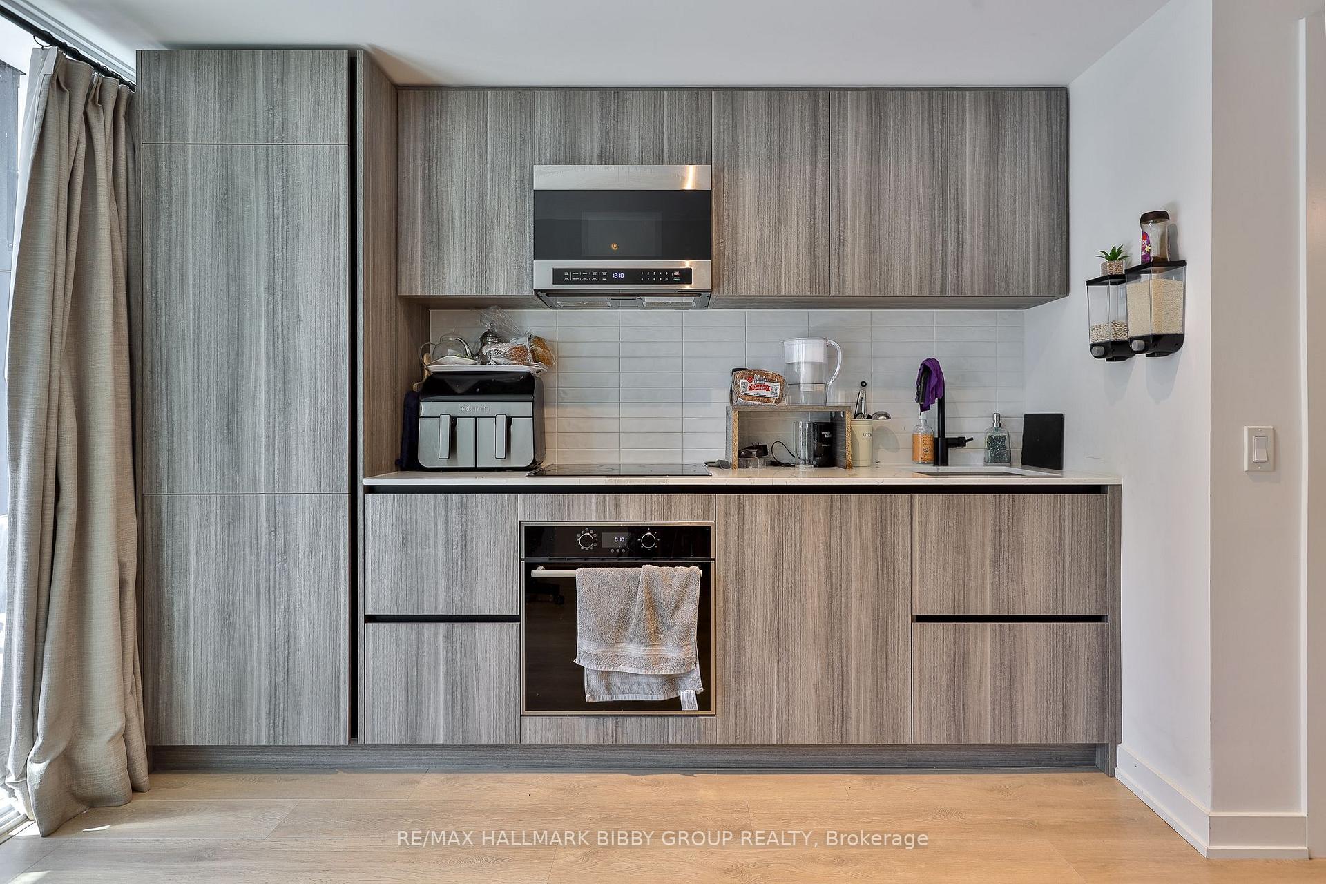Photo 7 of Unit 302, 127 Broadway Avenue, Toronto, Mount Pleasant West — HOMEH