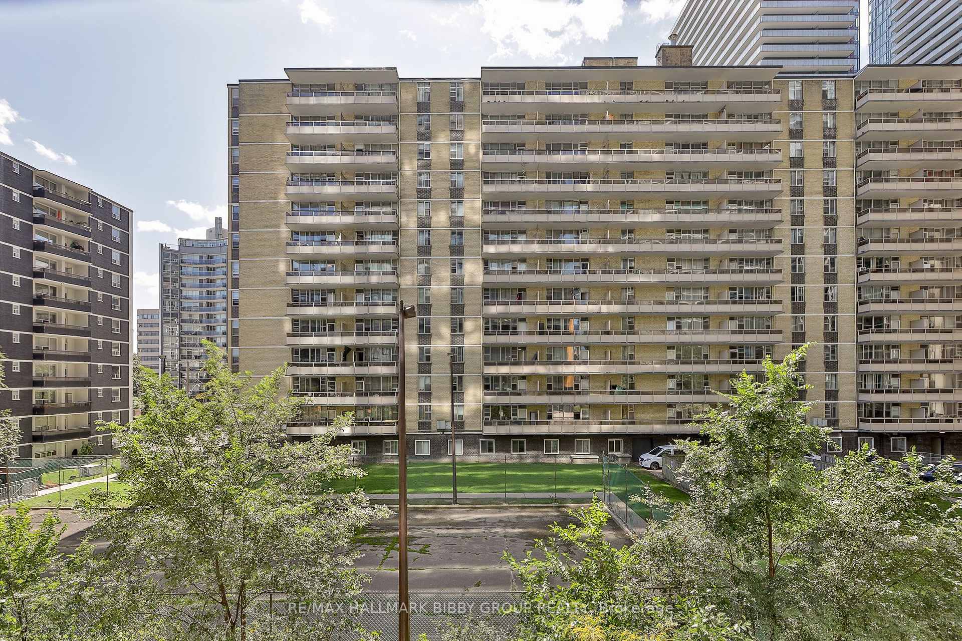 Photo 17 of Unit 302, 127 Broadway Avenue, Toronto, Mount Pleasant West — HOMEH