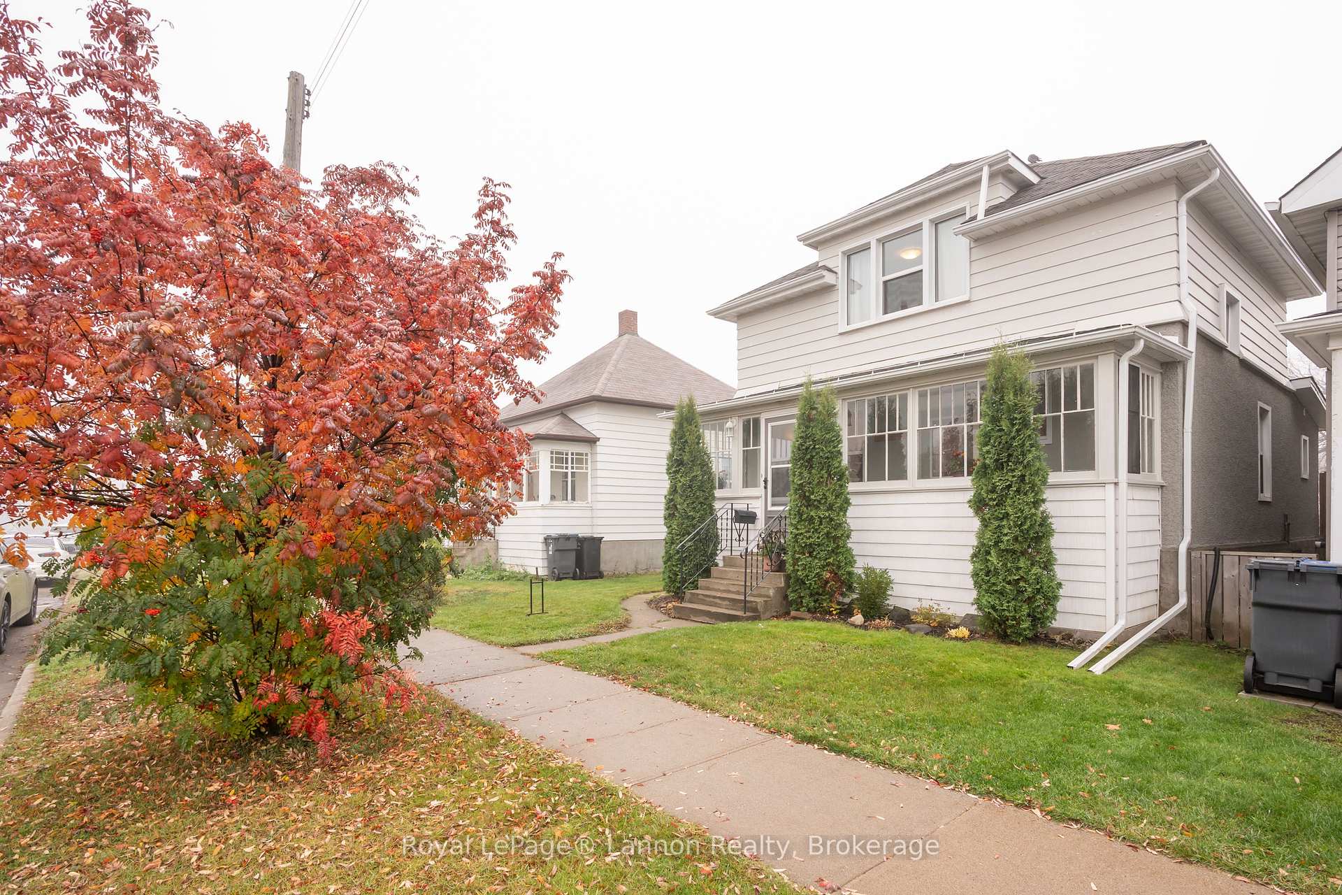Front of 250 Brock Street W