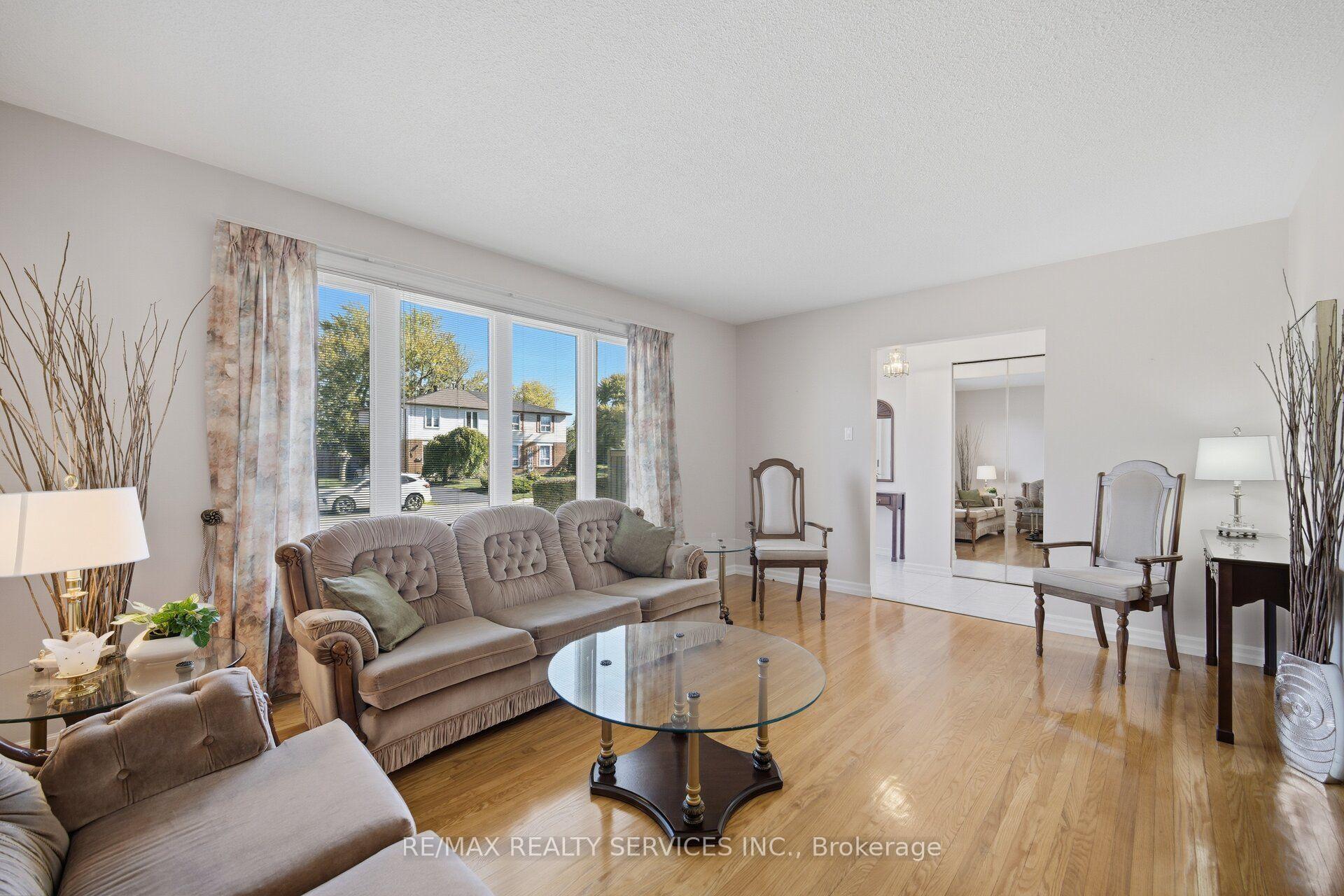 Photo 3 of 5 Drake Boulevard, Brampton, Southgate — HOMEH