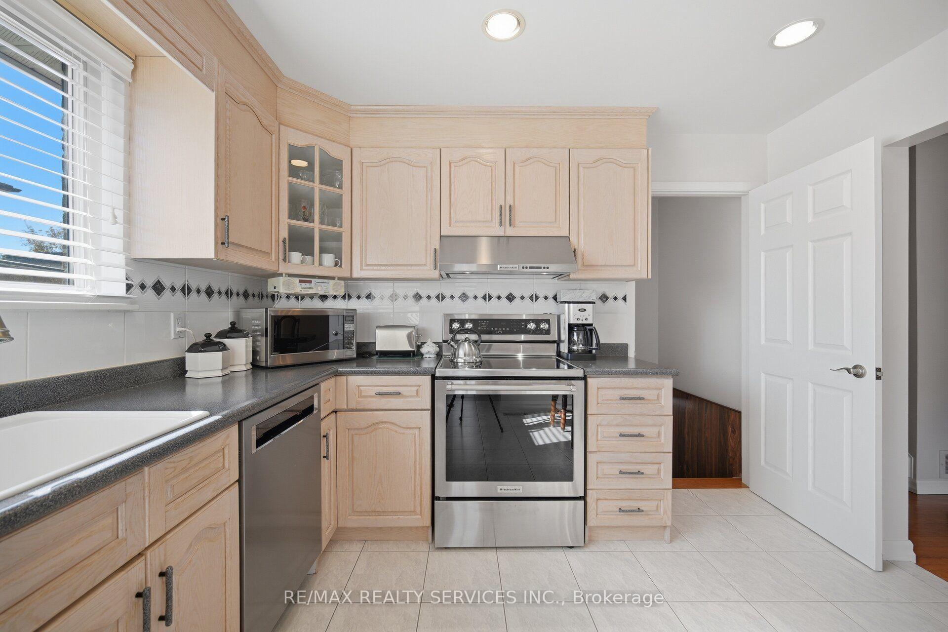 Photo 13 of 5 Drake Boulevard, Brampton, Southgate — HOMEH