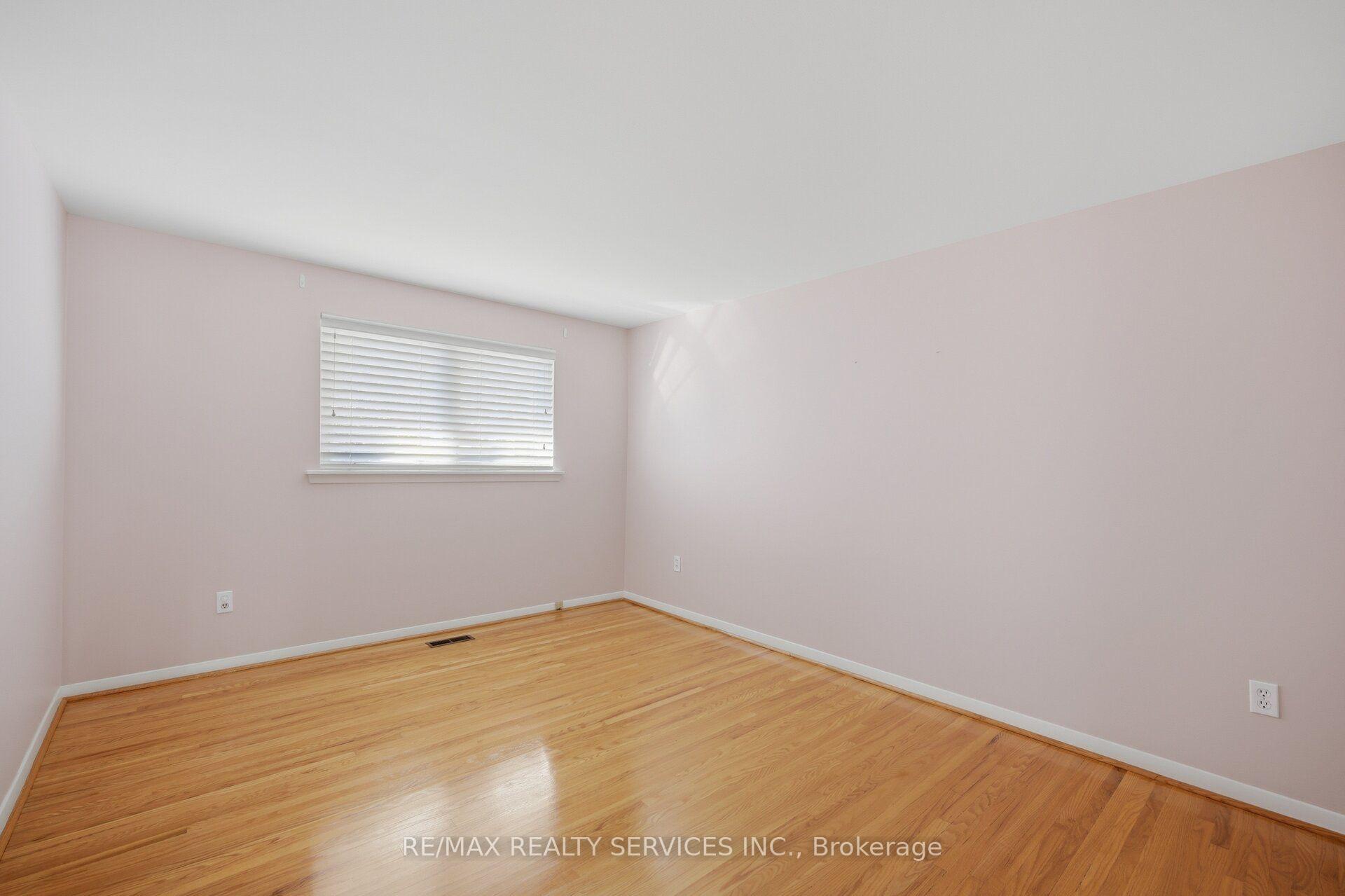Photo 19 of 5 Drake Boulevard, Brampton, Southgate — HOMEH