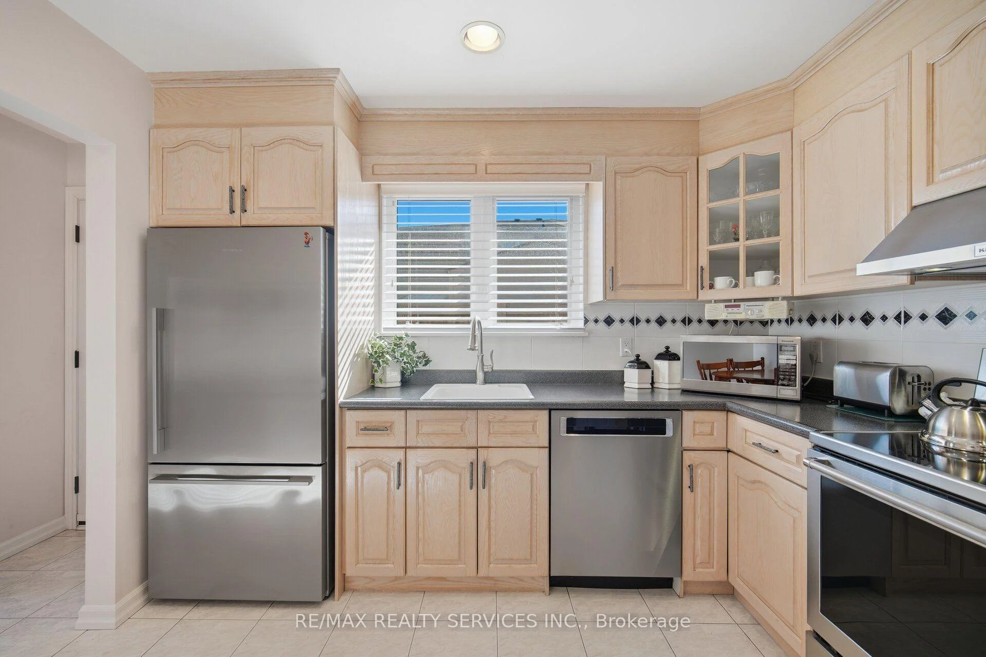 Photo 39 of 5 Drake Boulevard, Brampton, Southgate — HOMEH