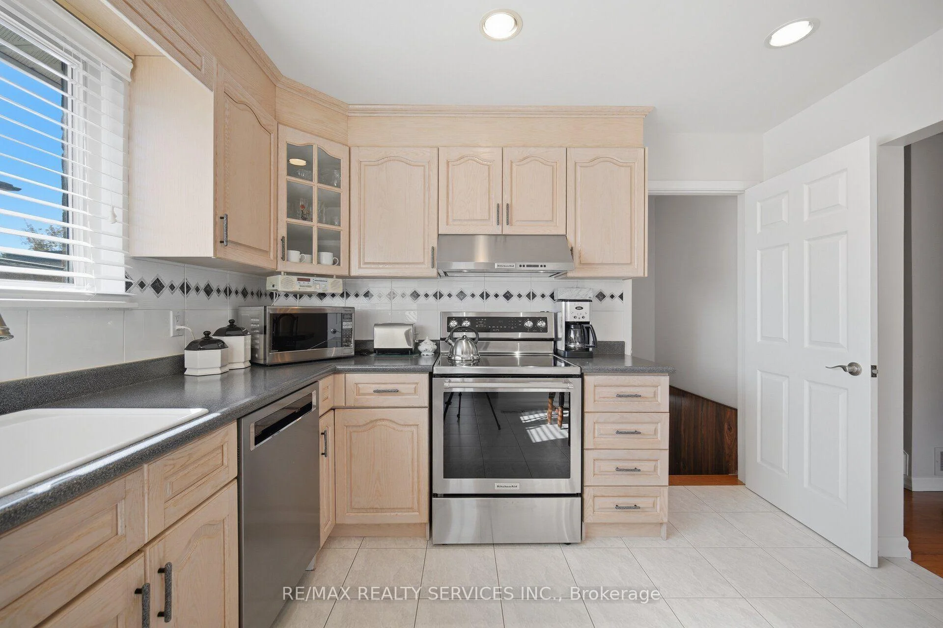Photo 41 of 5 Drake Boulevard, Brampton, Southgate — HOMEH