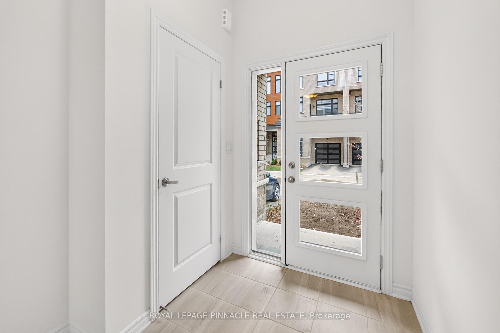 Photo 4 of 69 Inverary Crescent, Vaughan, Kleinburg — HOMEH