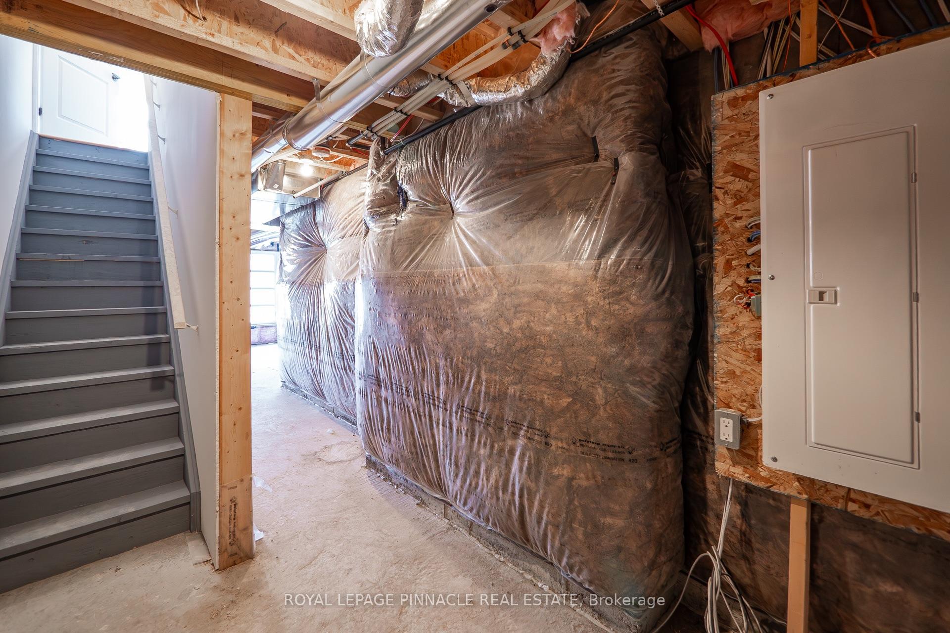 Photo 47 of 69 Inverary Crescent, Vaughan, Kleinburg — HOMEH