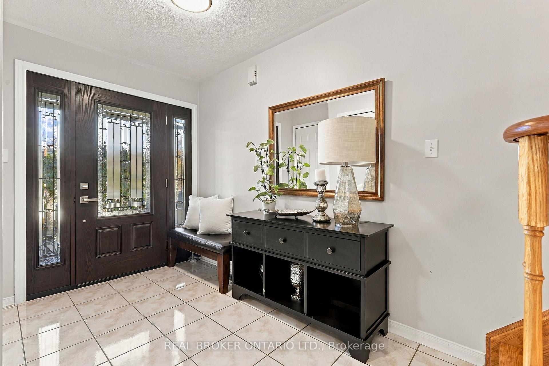 Photo 3 of 20 Kendra Court, Brampton, Snelgrove — HOMEH
