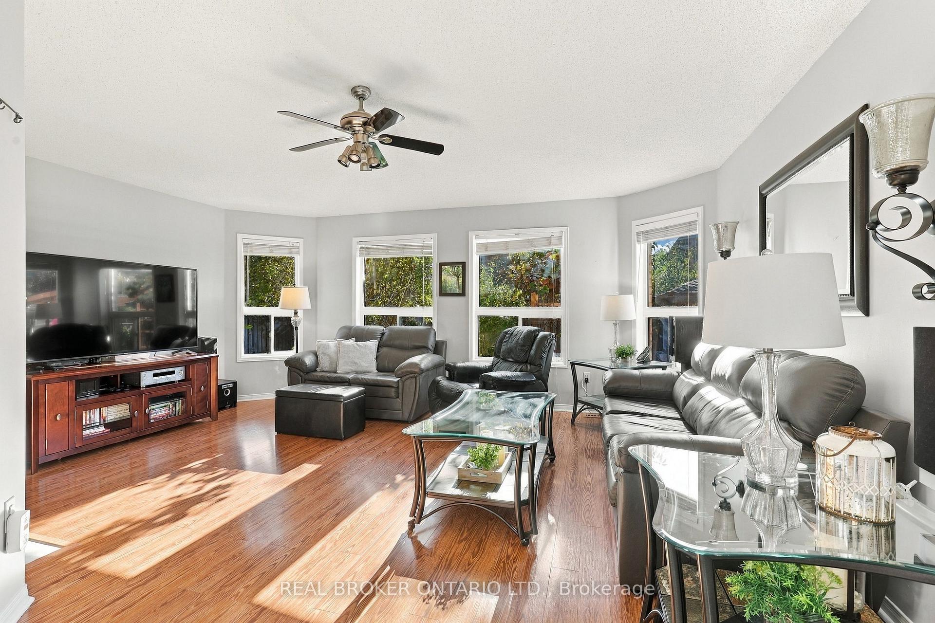 Photo 8 of 20 Kendra Court, Brampton, Snelgrove — HOMEH